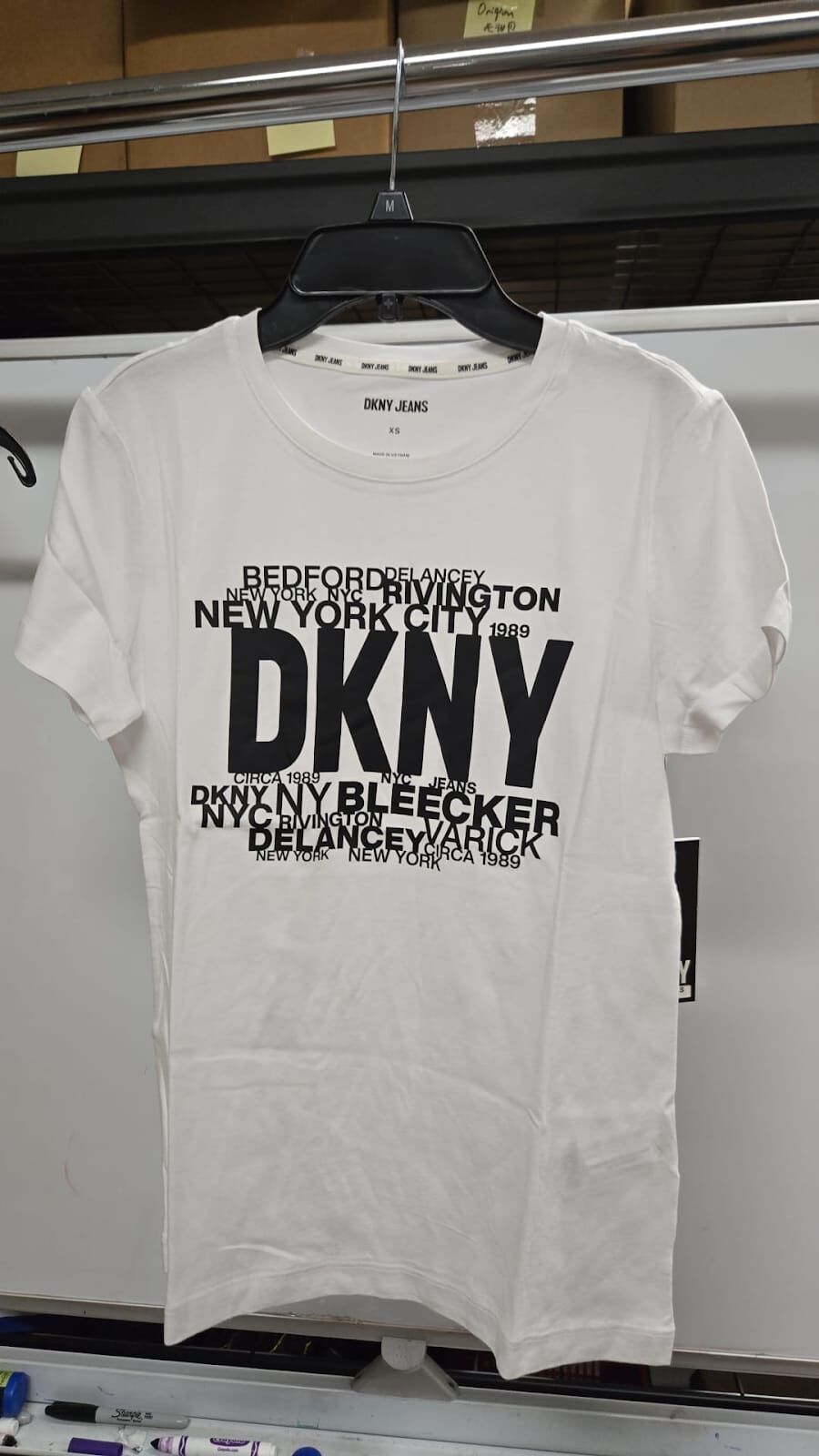 4G196 DKNY 黑色LOGO圓領TEE