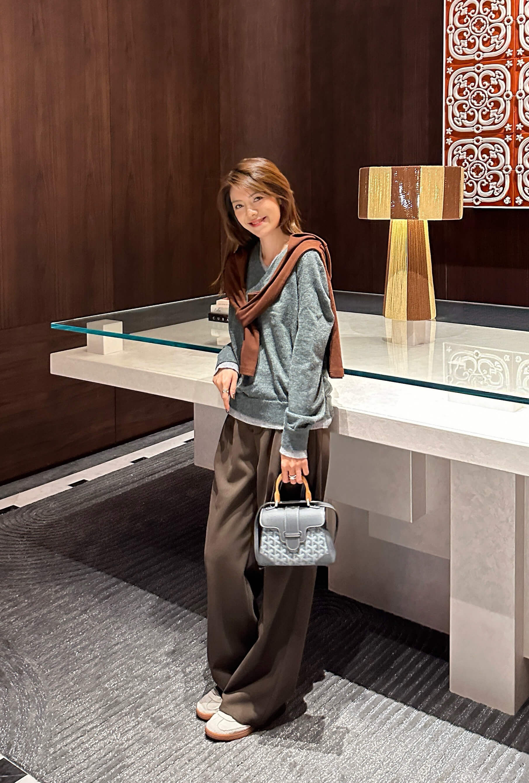 Contrast V-Neck Alpaca-Wool Sweater_KN261L02