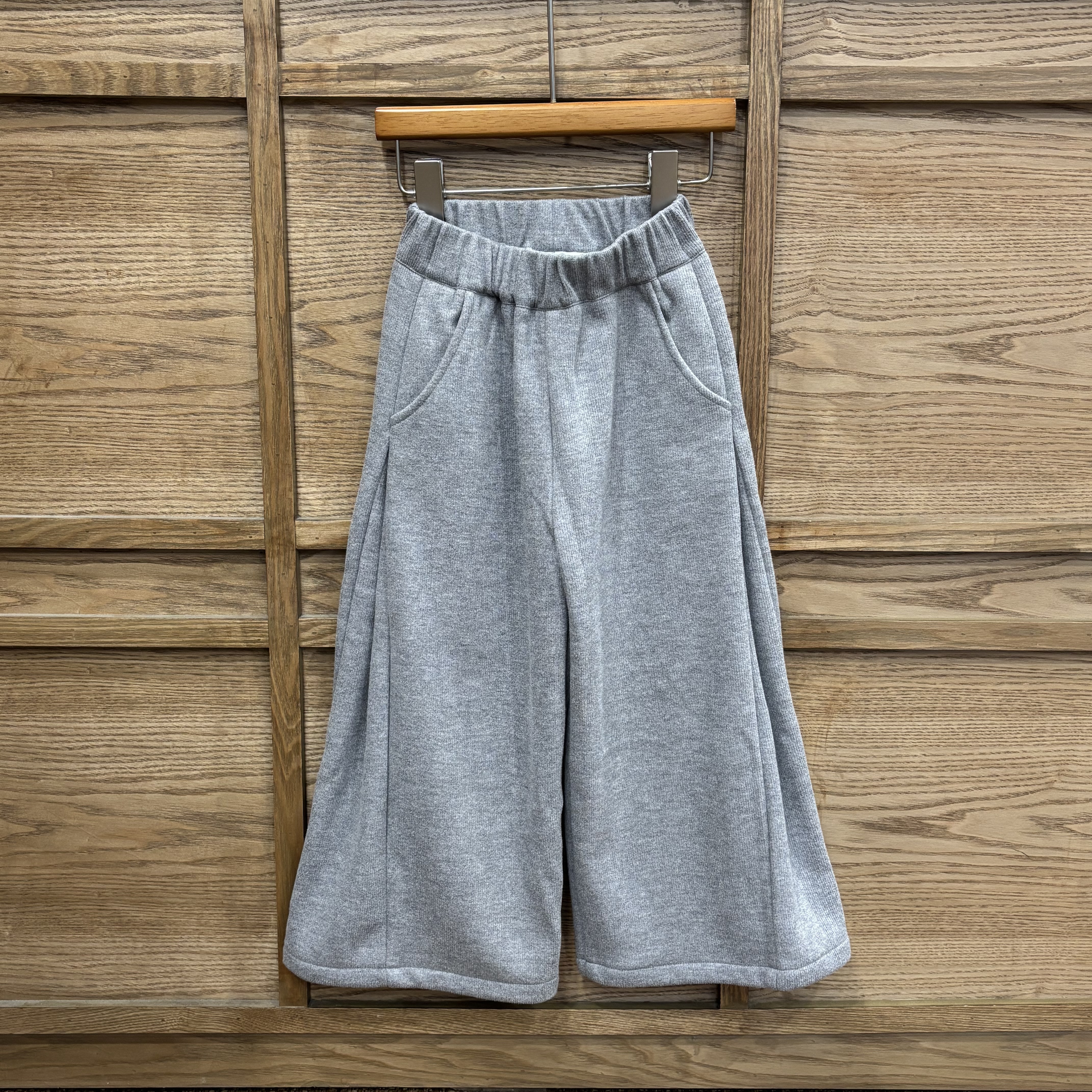 A03981側邊壓褶設計加絨寬褲