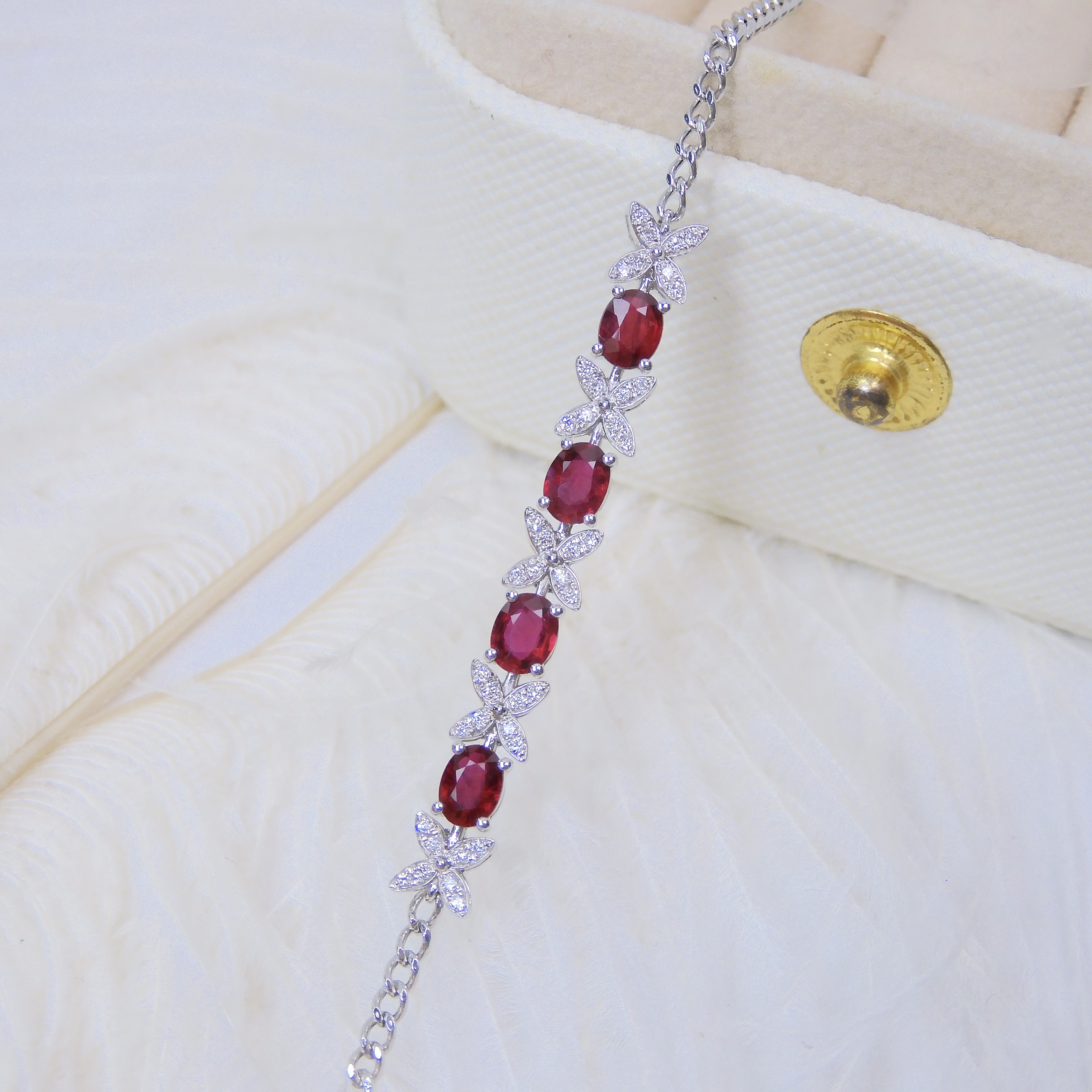 18K Gold 0.83ct Ruby Bracelet (With Certificate)