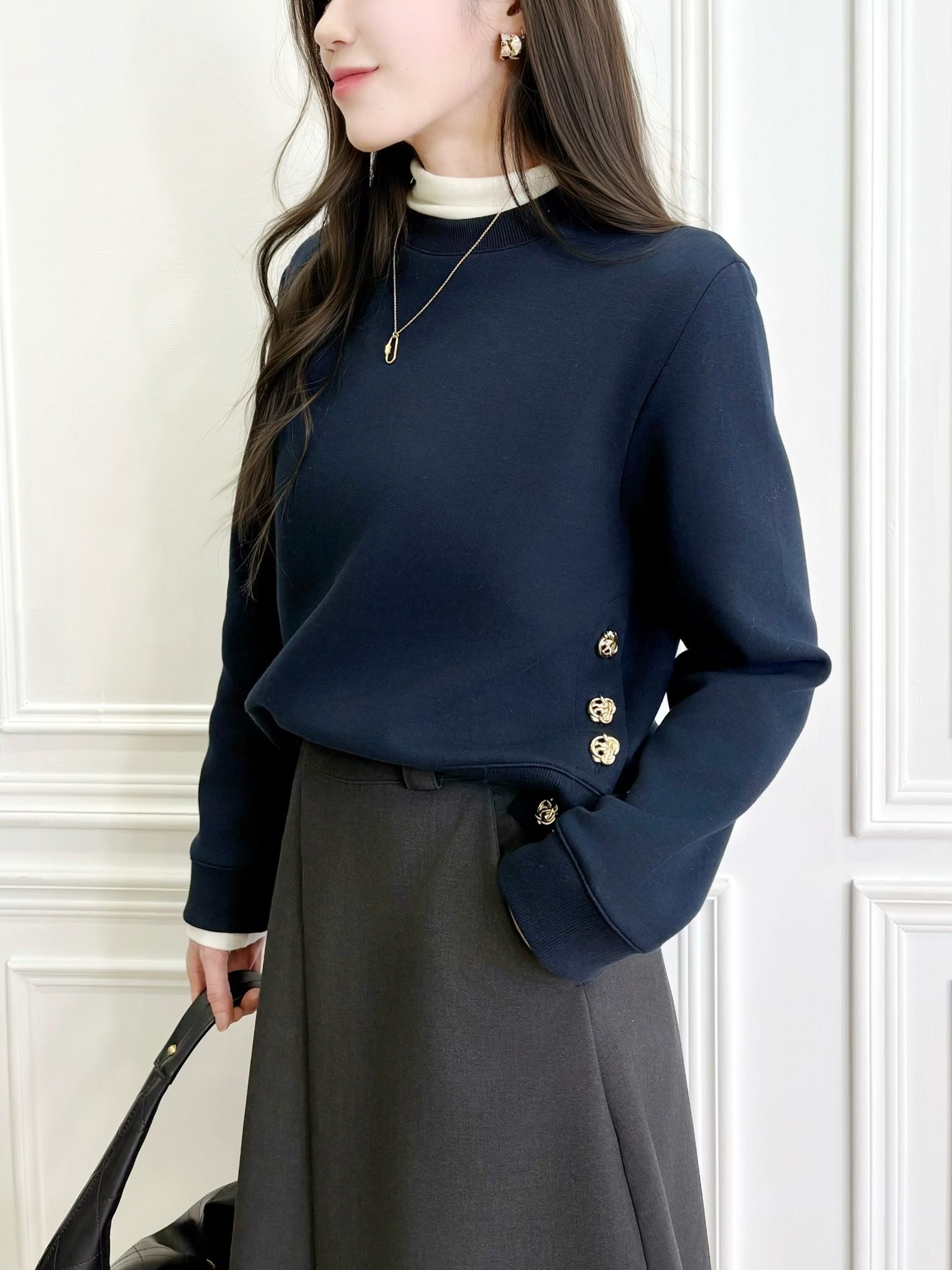 側金釦精緻大學T