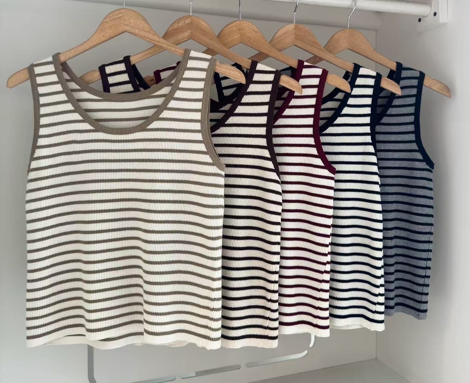 STRIPED KNIT SINGLET