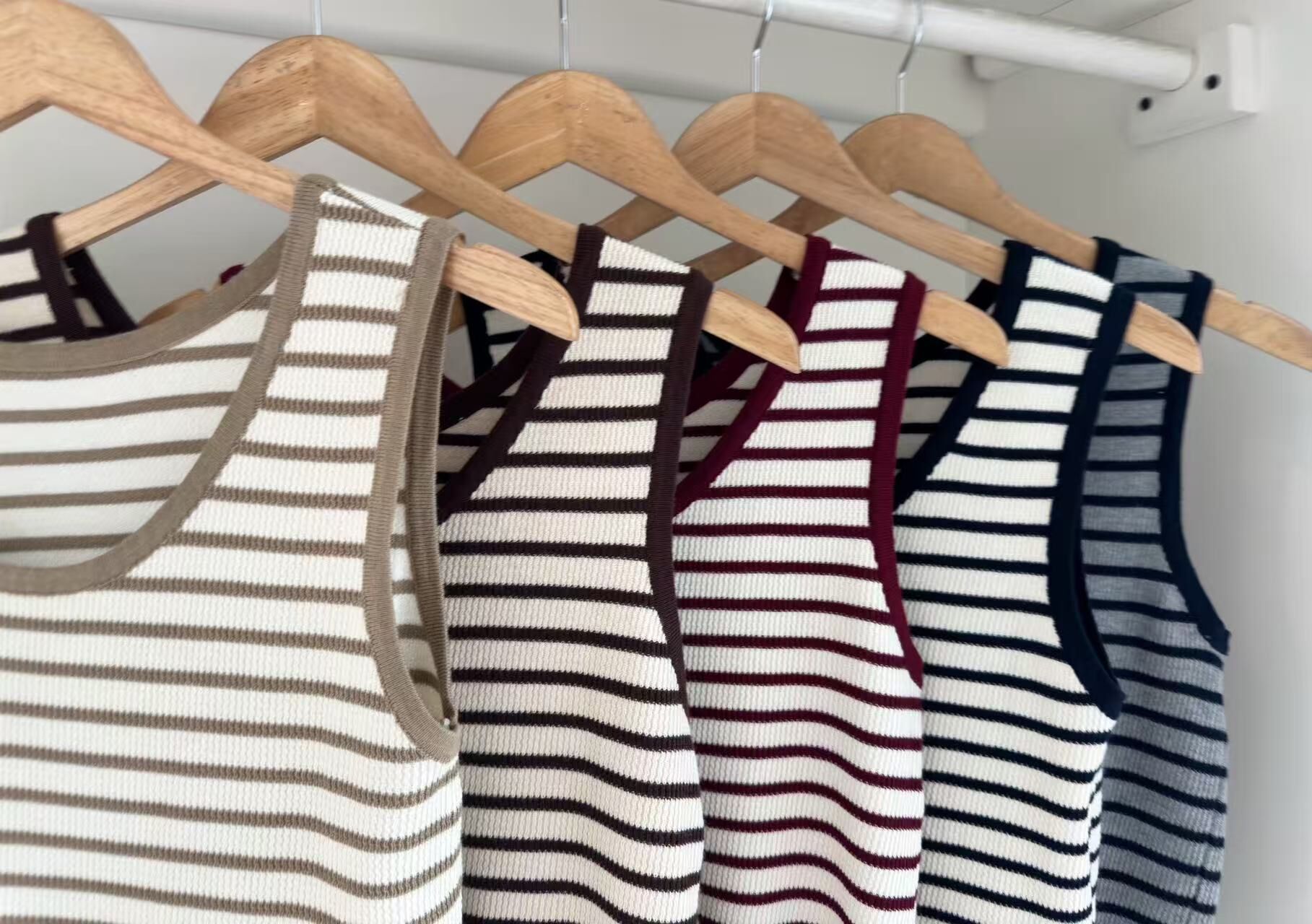 STRIPED KNIT SINGLET