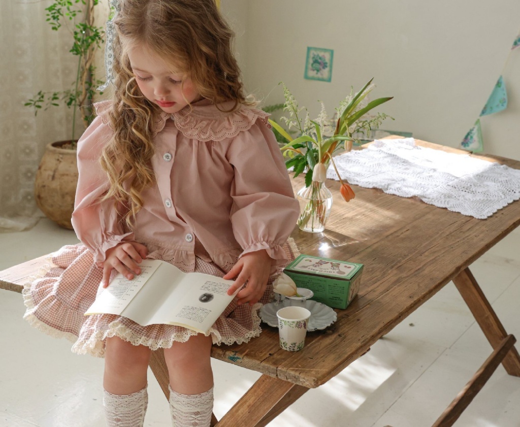 正韓春FLO 兩色蕾絲拼接格子裙