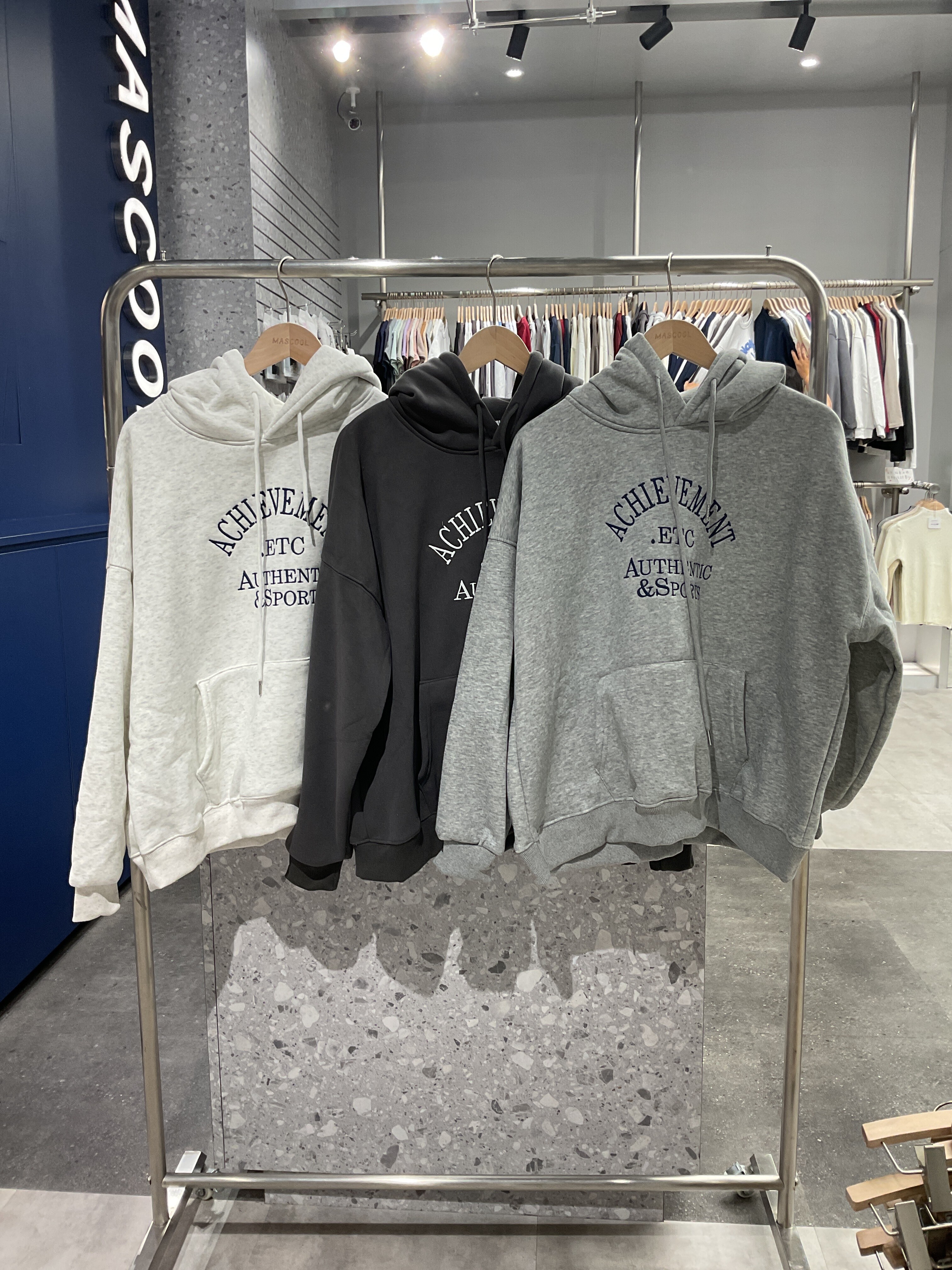 2977 女款ACHIEVEMENT帽T