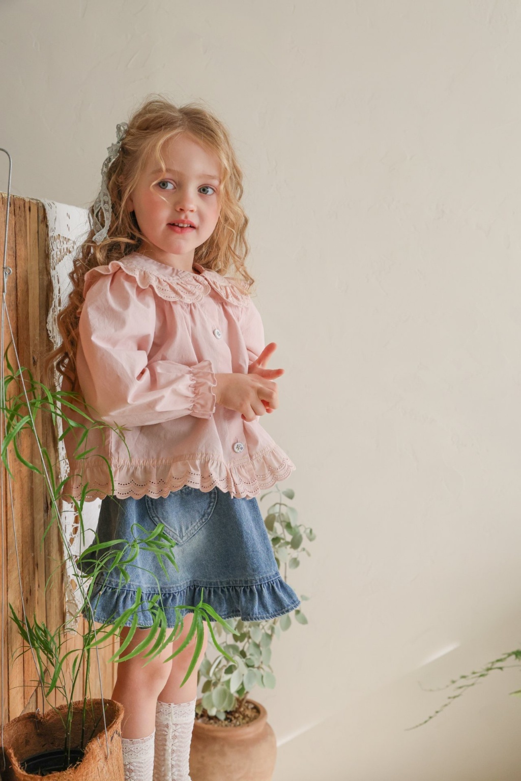 正韓春FLO 兩色花邊拼接春季上衣