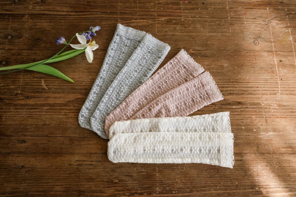 正韓春FLO 三色春季浪漫蕾絲襪