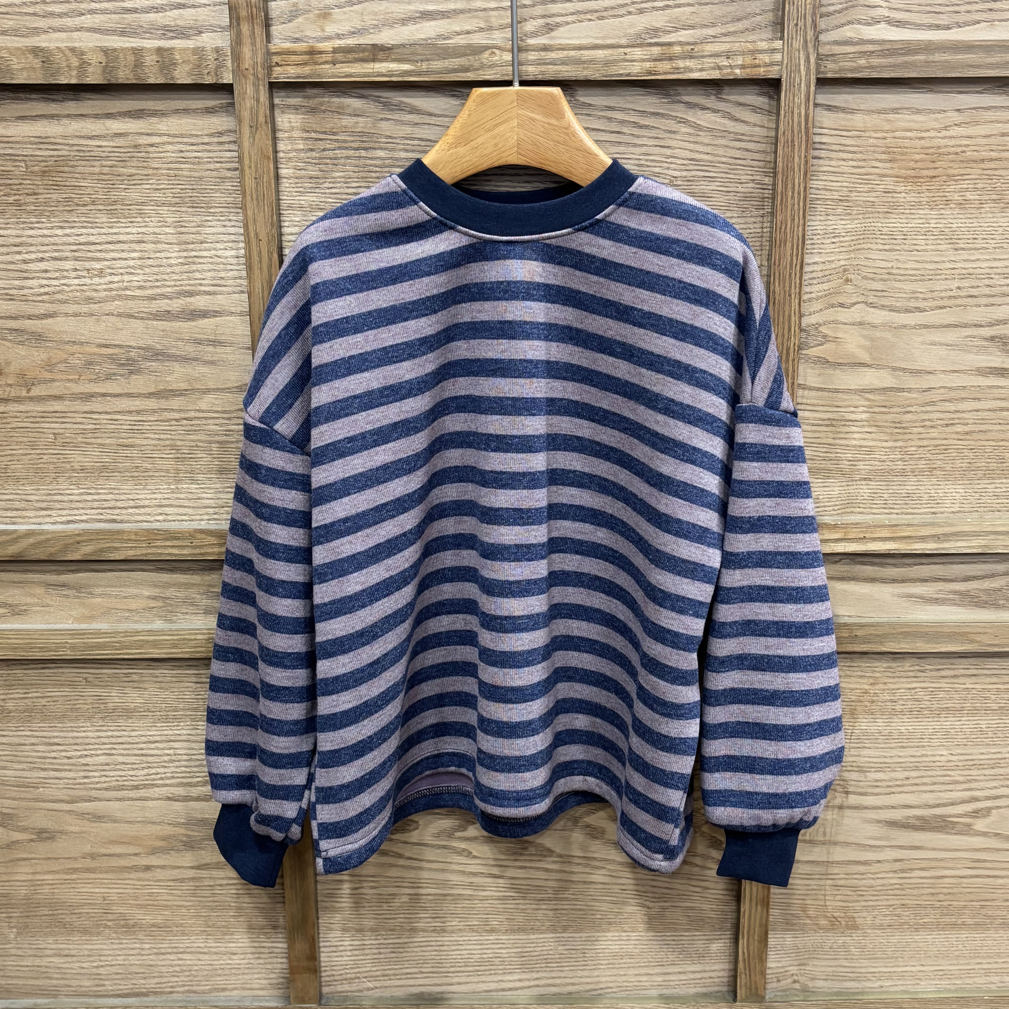 A03982藍紫條紋加絨上衣