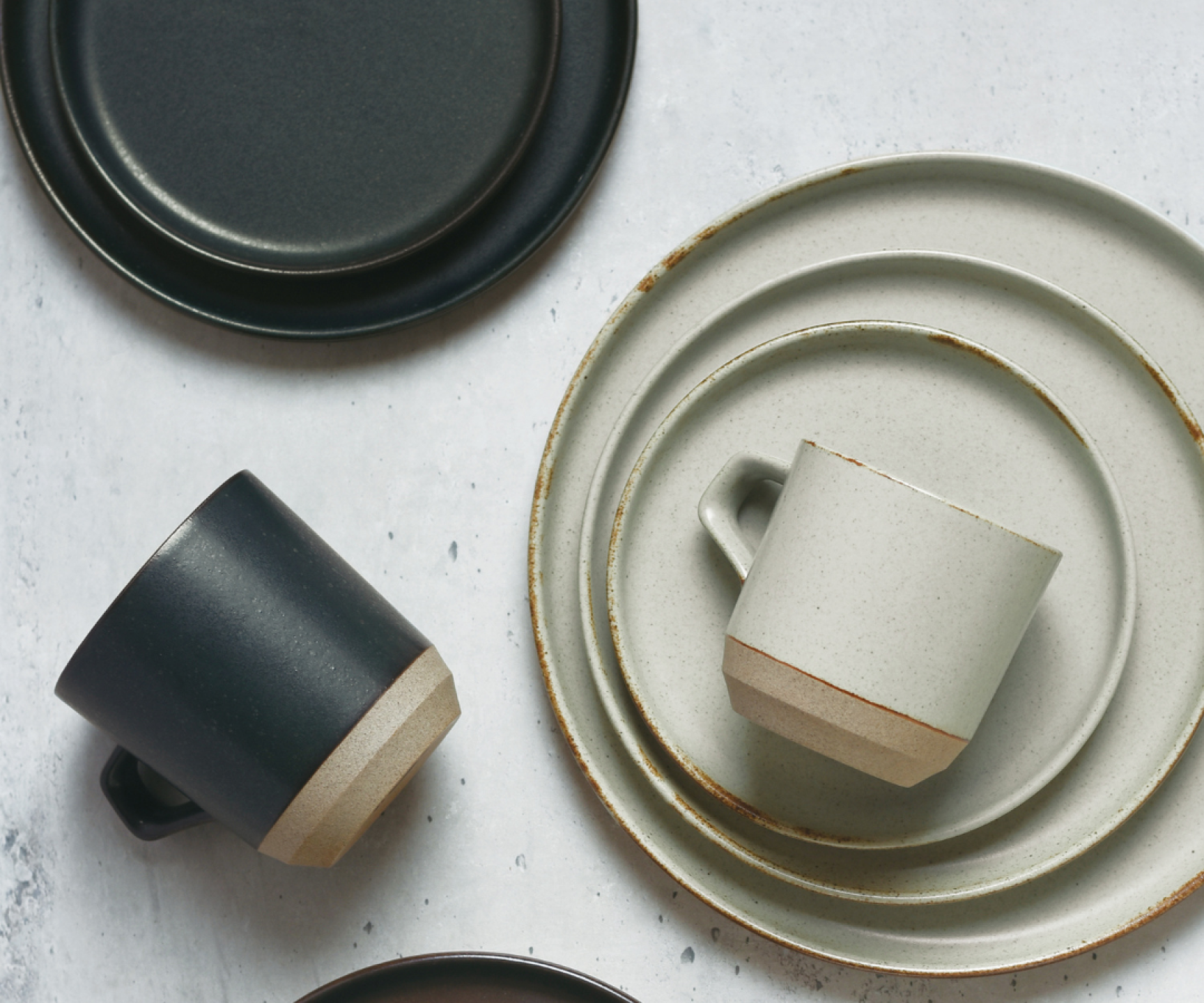 KINTO-CERAMIC LAB 寬口馬克杯,手作觸感和釉面平靜色彩,擺放居家空間不自覺增添溫暖。