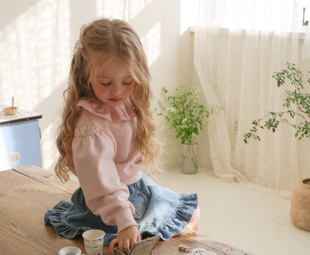 正韓春FLO 兩色春天花邊上衣