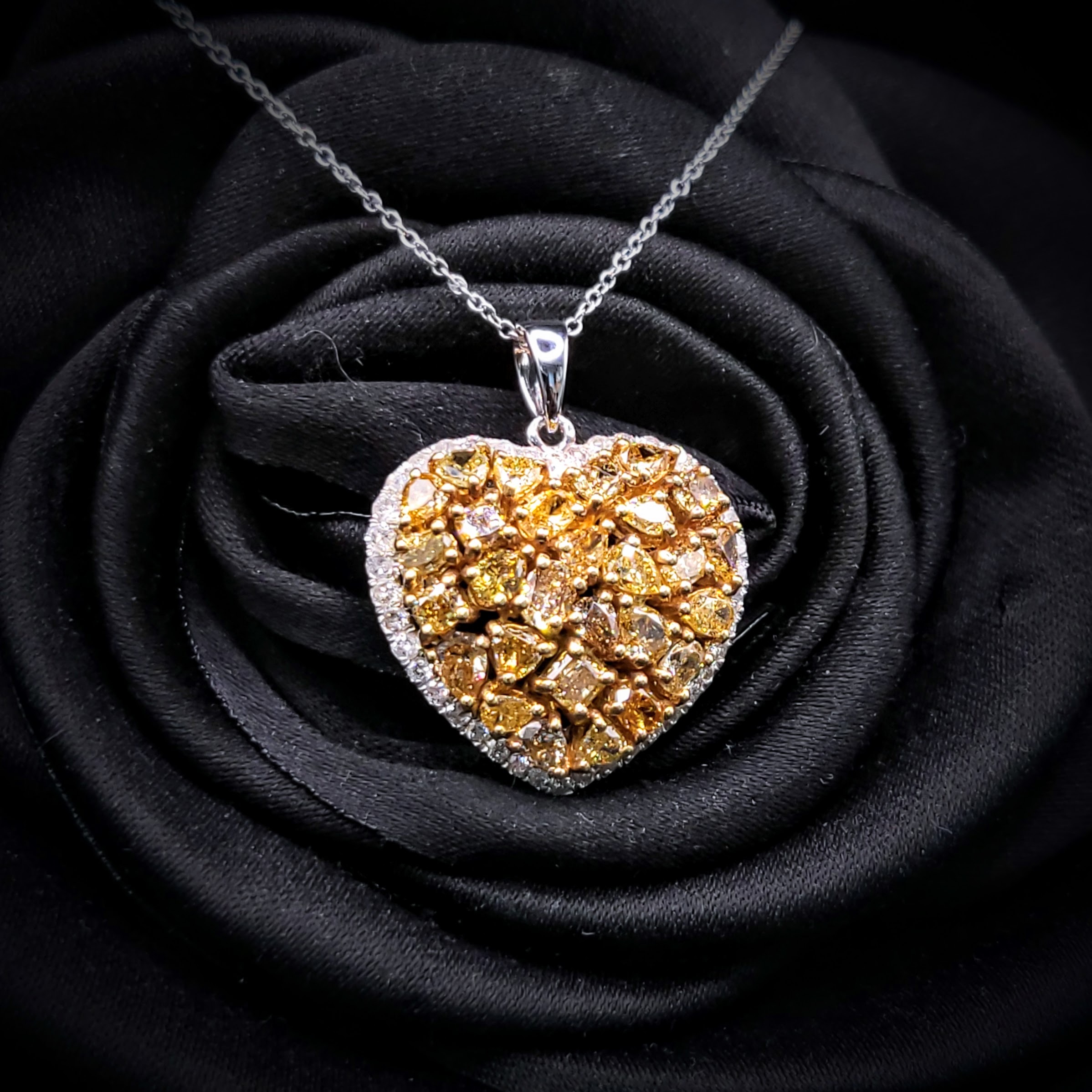 全新18K金2卡67份彩黃鑽配小鑽共3卡16份鑽石吊墜