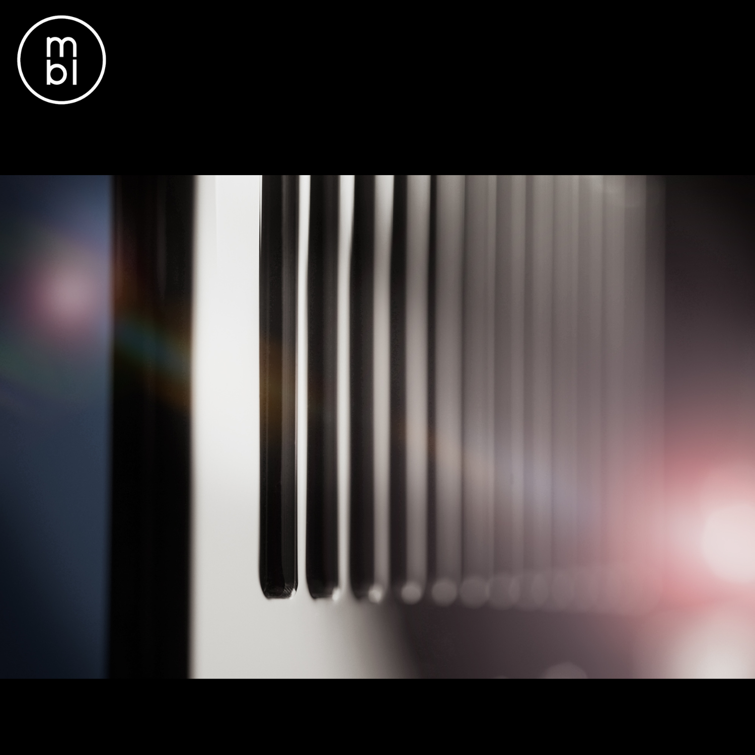 MBL Noble N21 Stereo Power Amplifier Front Shot 9