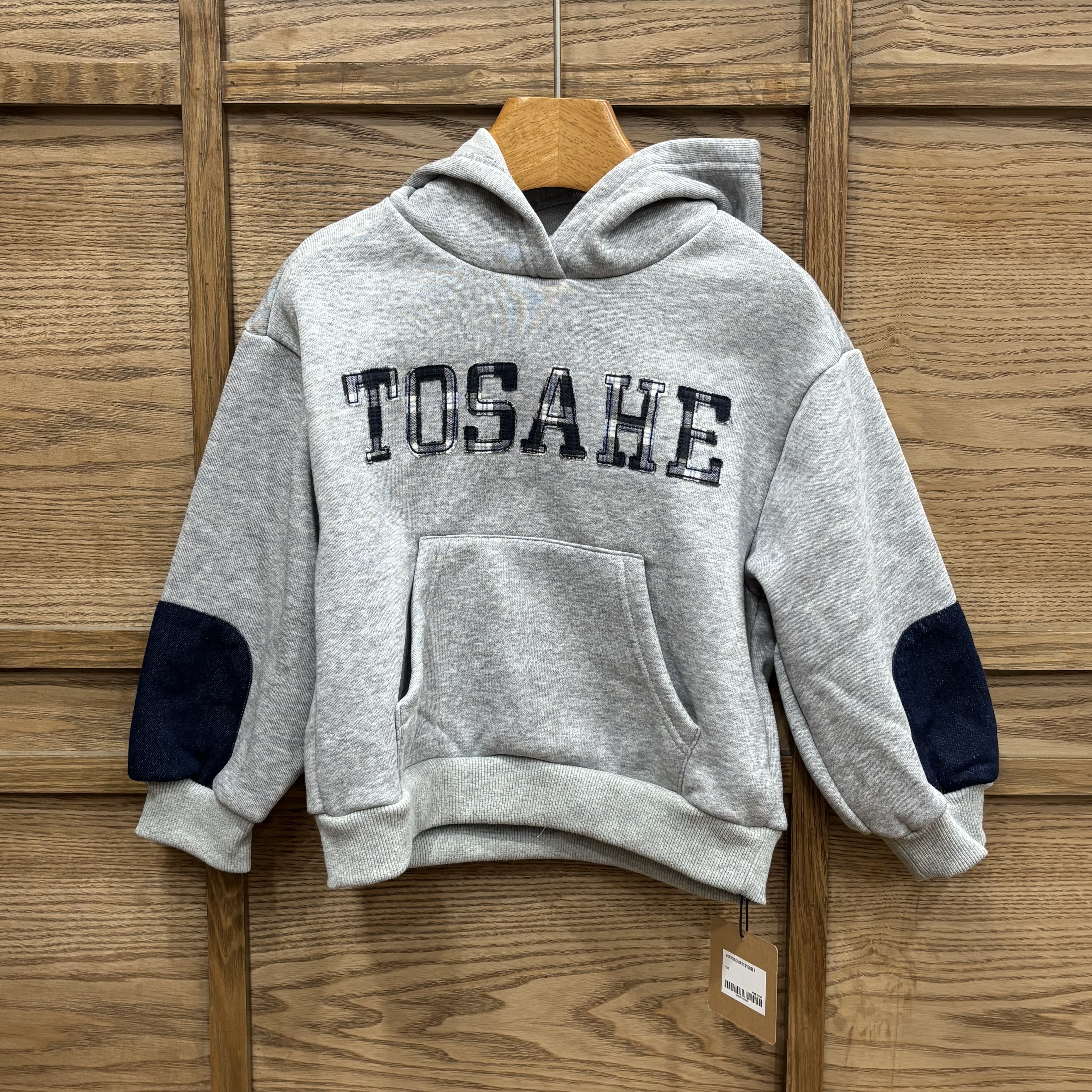 A03980拼布字母帽T