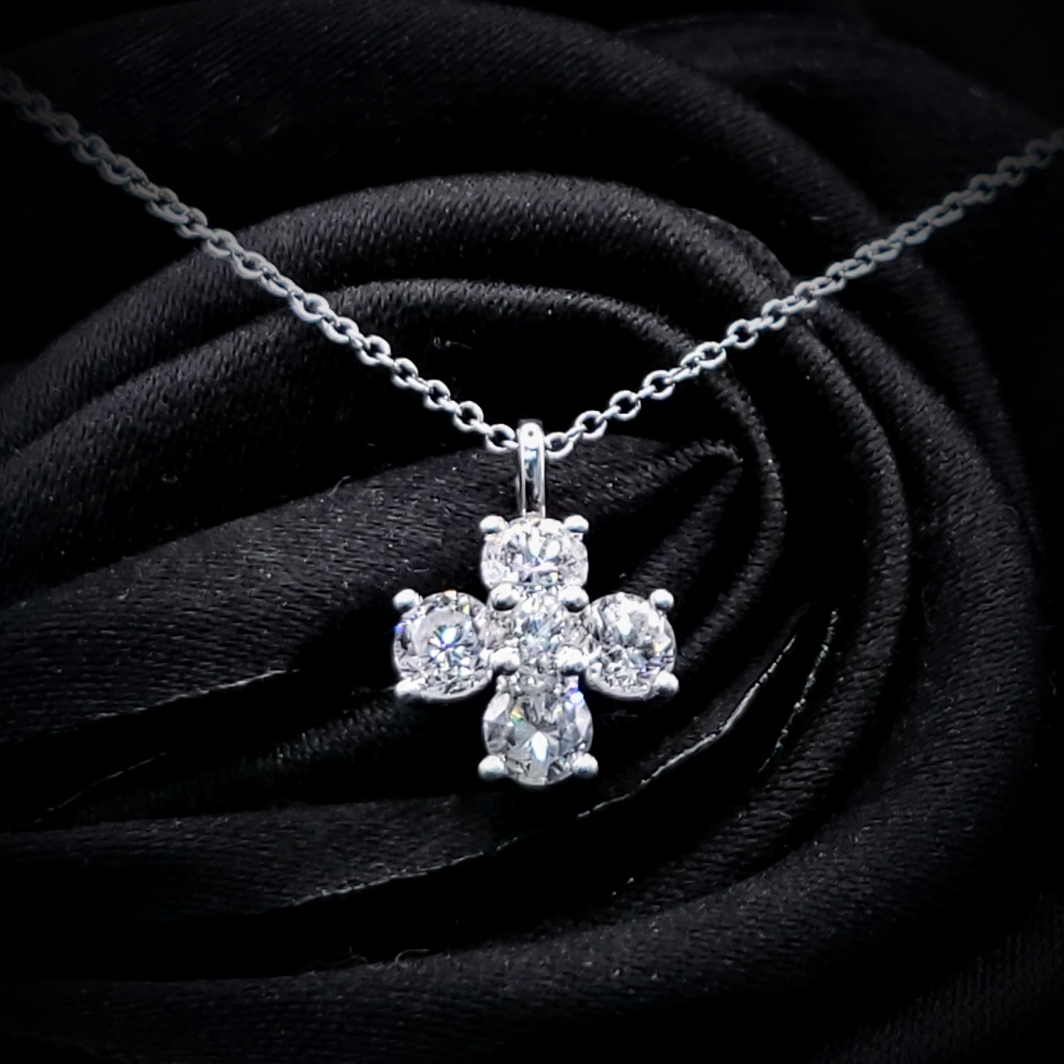 全新18K白金75份鑽石吊墜