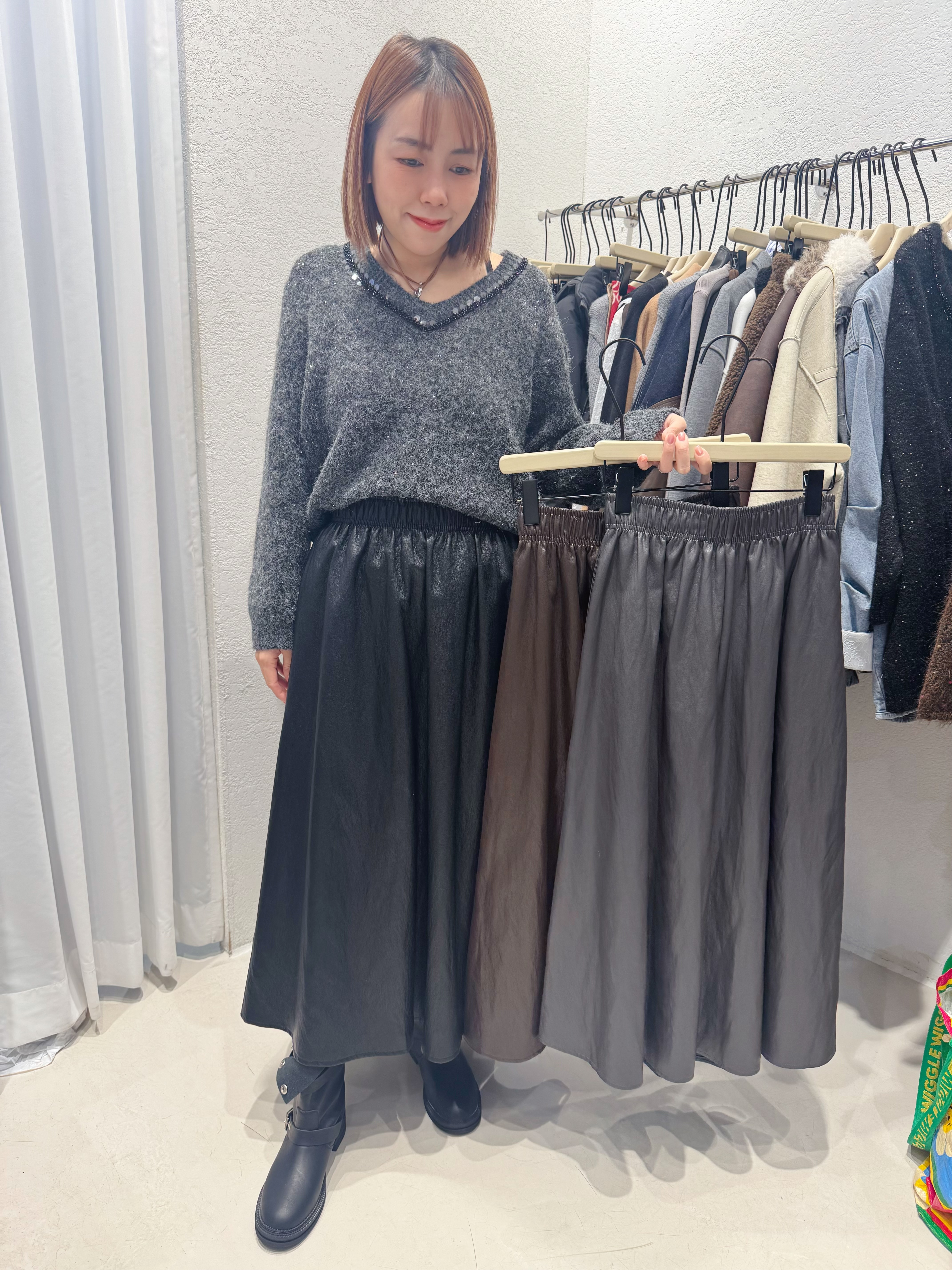 A1MO01 仿皮長裙*3色