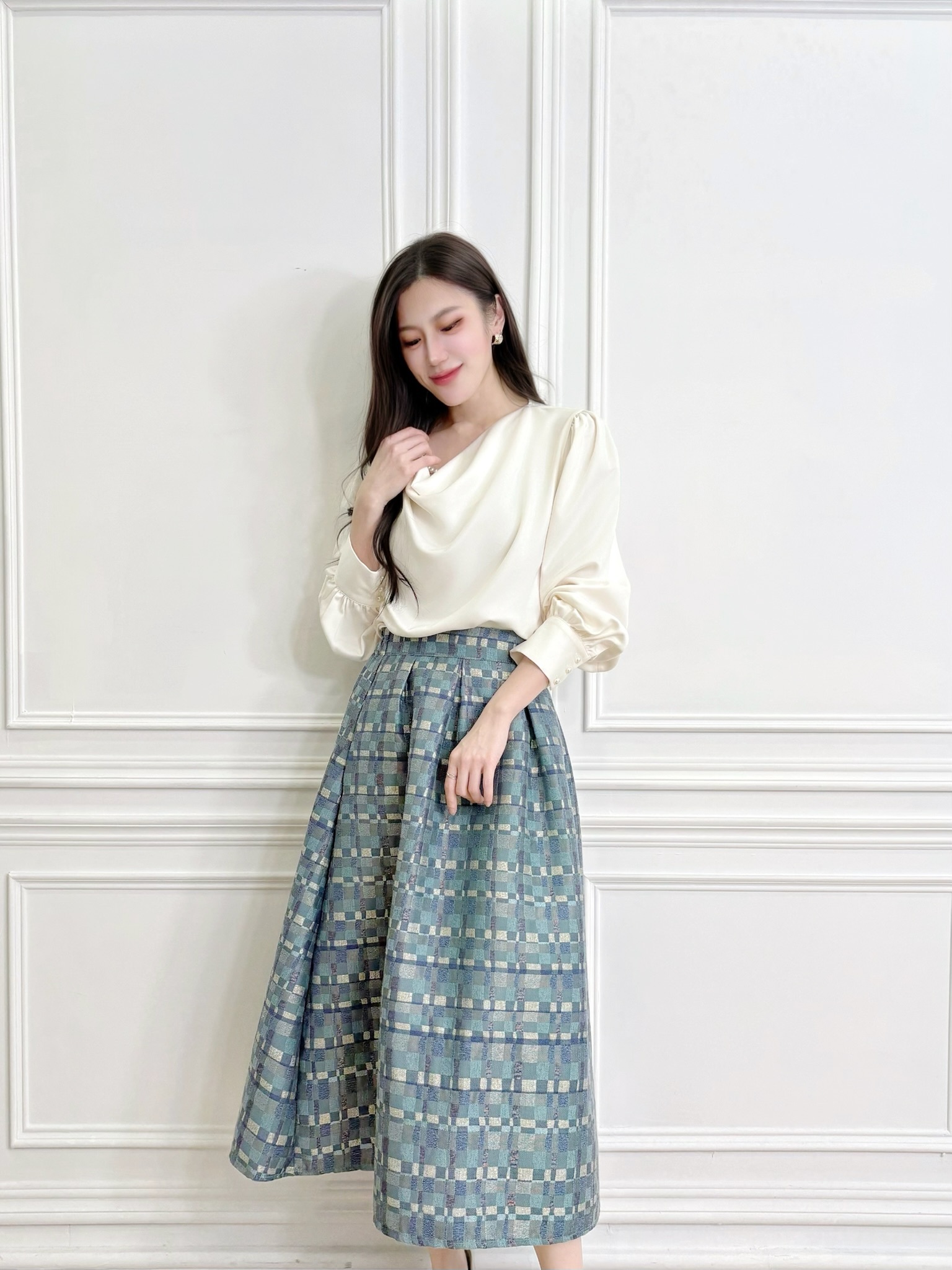 珍珠鏈垂墜領長袖上衣