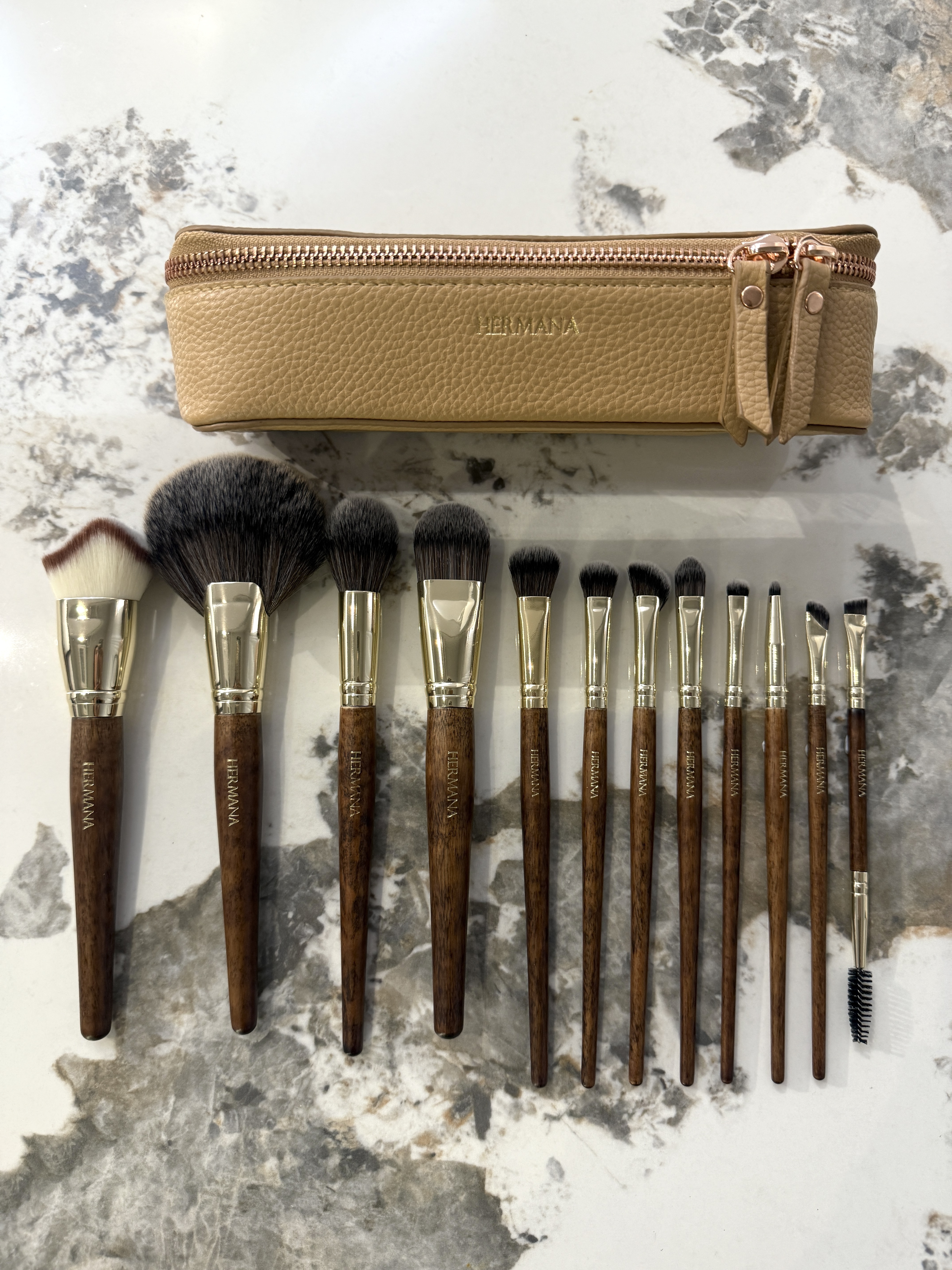 HERMANA 化妝掃套裝連袋（預購產品）