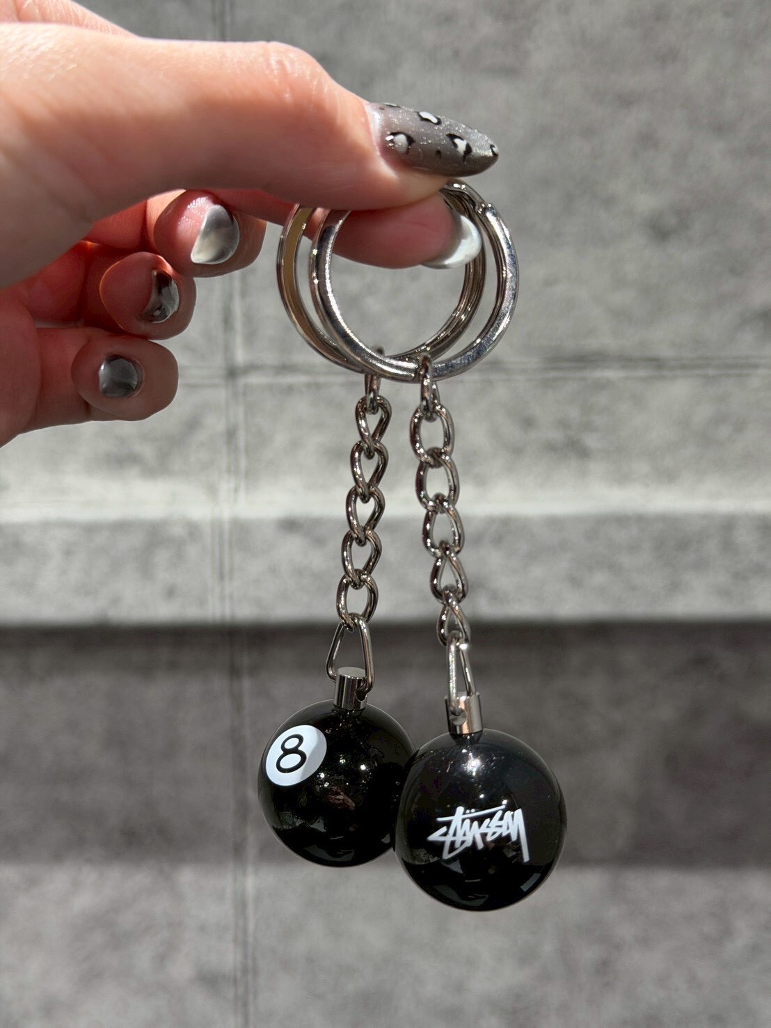 STUSSY 經典八號球 份量感鑰匙圈吊飾