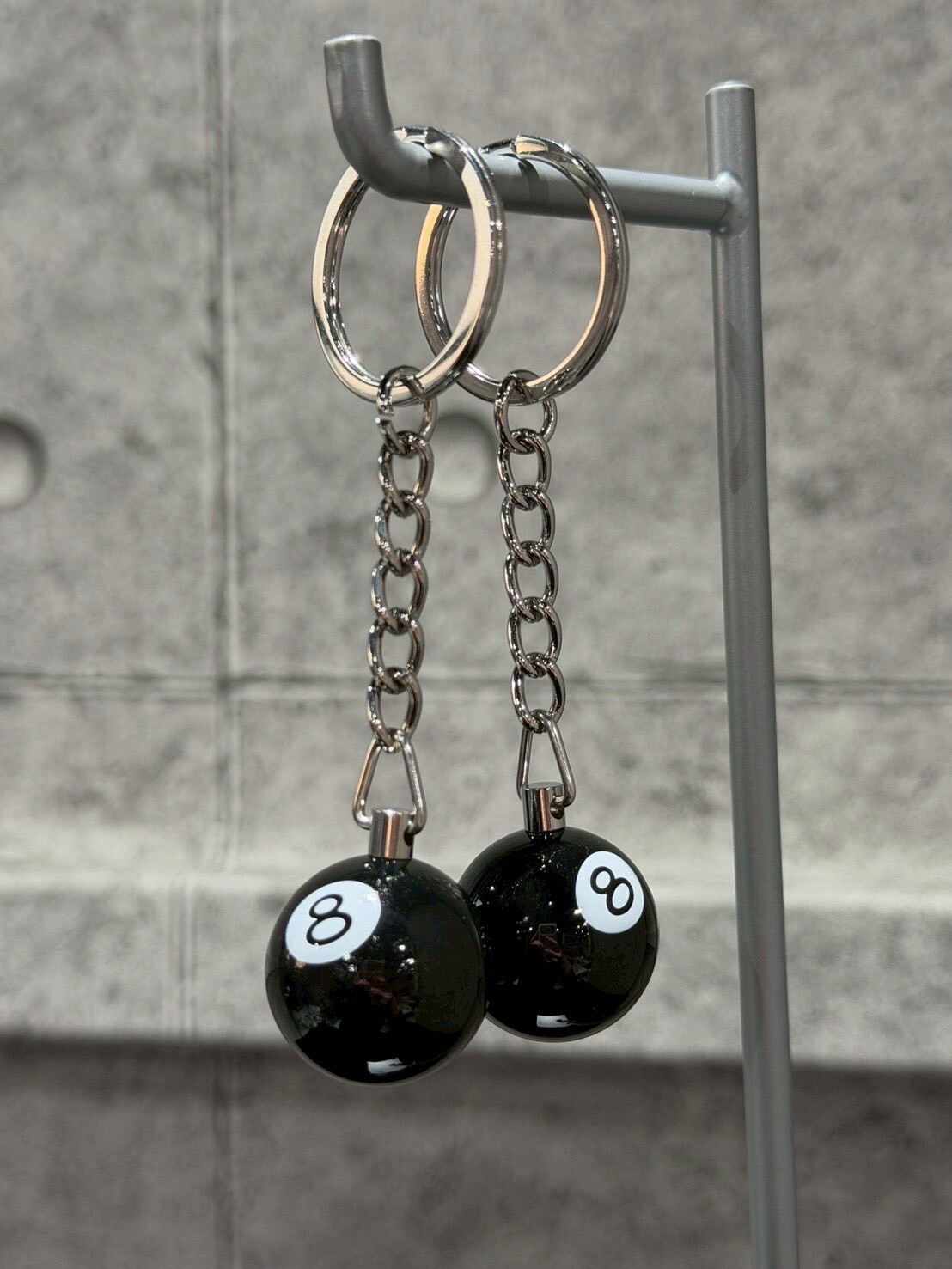 STUSSY 經典八號球 份量感鑰匙圈吊飾