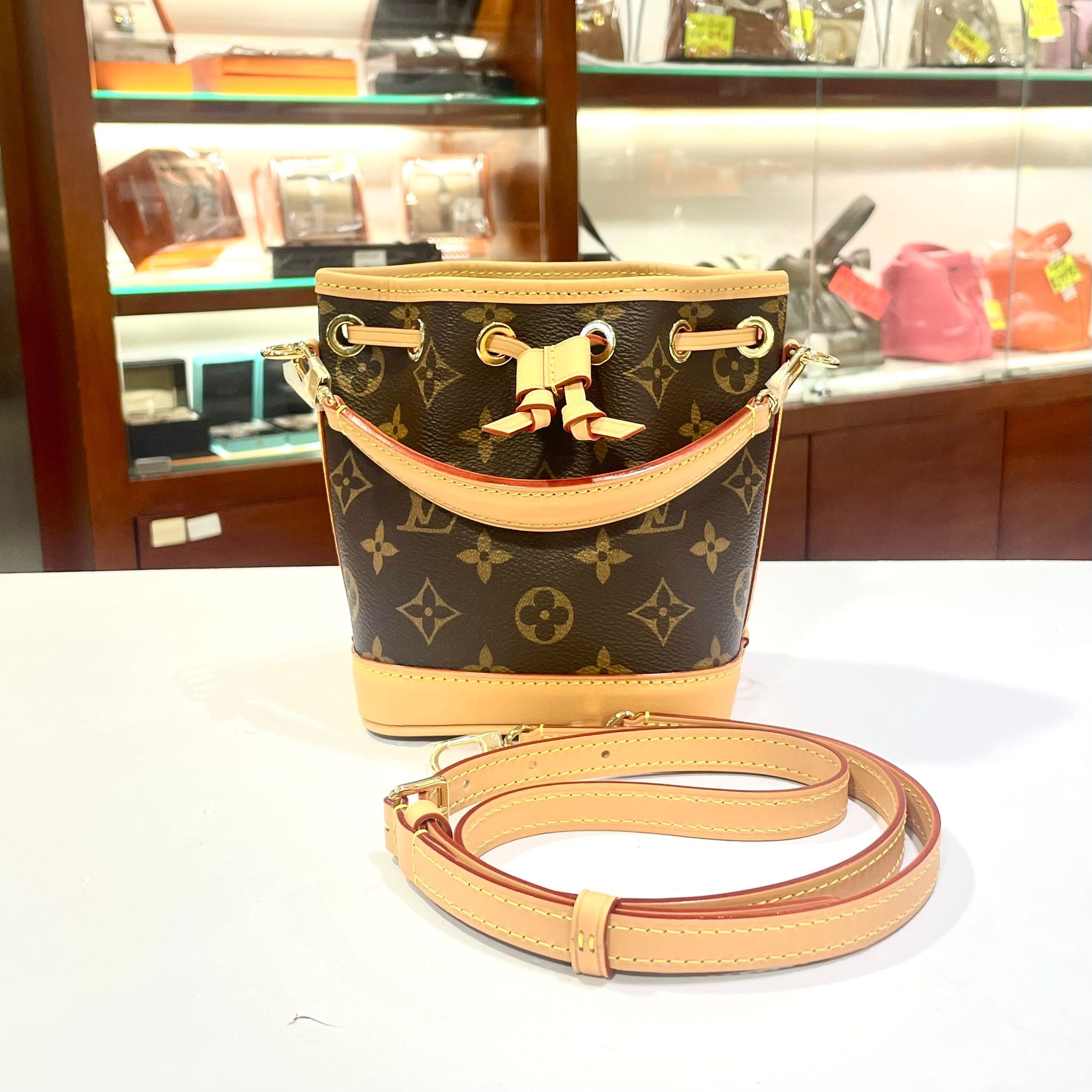 全新 LOUIS VUITTON BAGS NANO NOE M81266 啡色Monogram塗層帆布/牛皮 迷你水桶 #BRAND NEW #香榭站正品