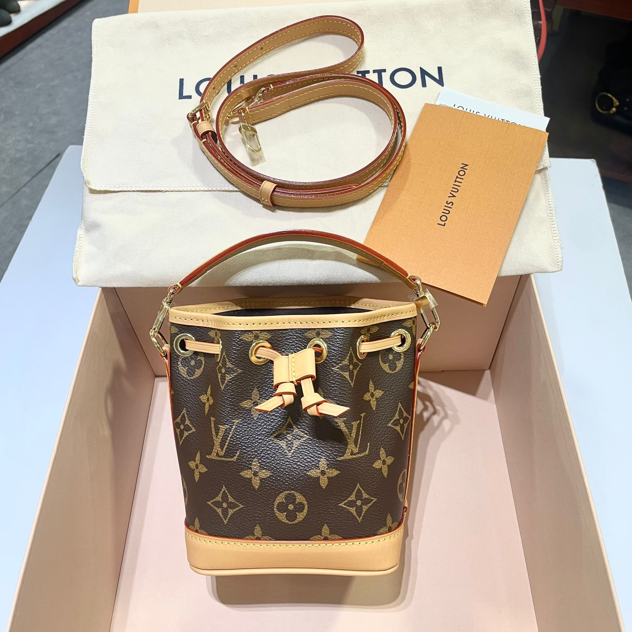 全新 LOUIS VUITTON BAGS NANO NOE M81266 啡色Monogram塗層帆布/牛皮 迷你水桶 #BRAND NEW #香榭站正品