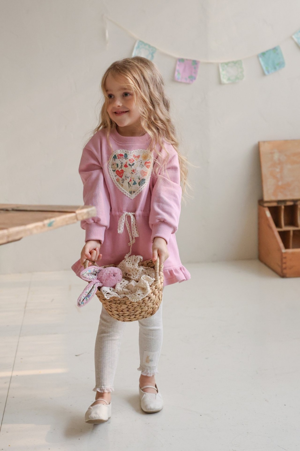 正韓春FLO 兩色春季蕾絲愛心洋裝