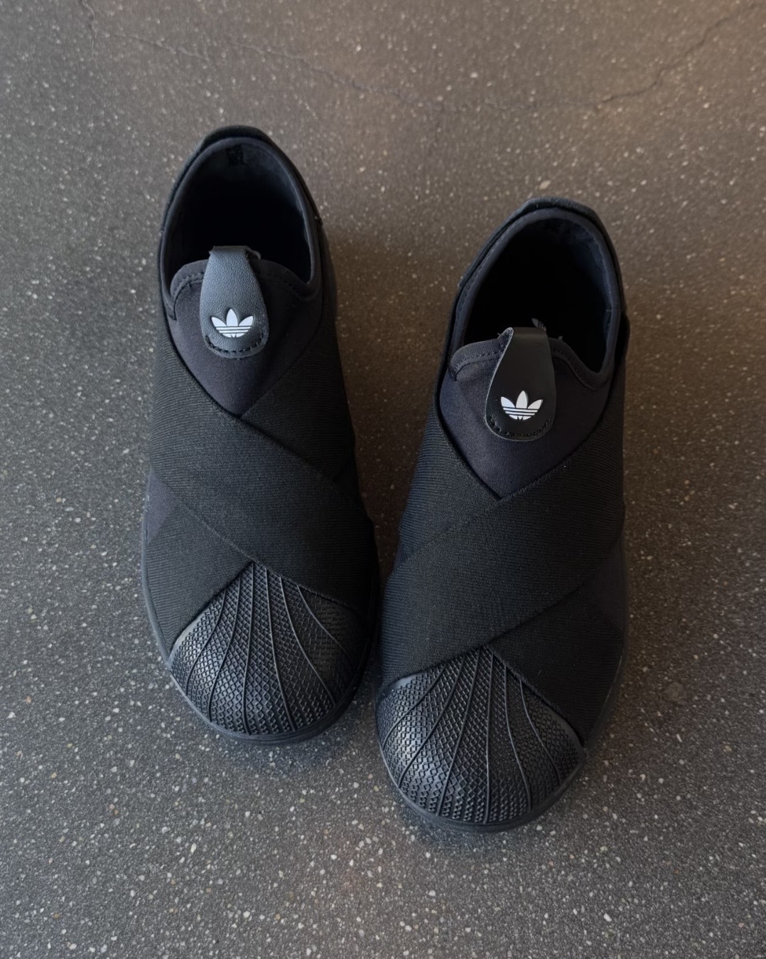ADIDAS SUPERSTAR 2.0 SLIP-ON 貝殼頭 愛迪達 三葉草 繃帶鞋 懶人鞋 X型鬆緊帶 全黑 黑色 男女鞋 KH8208 / 預購