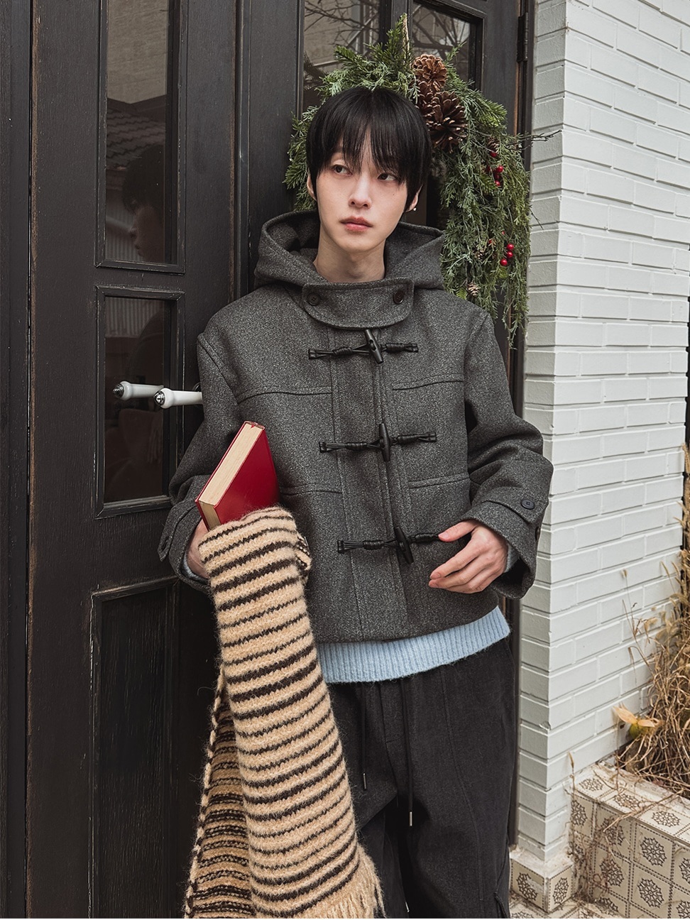 牛角扣連帽短款大衣