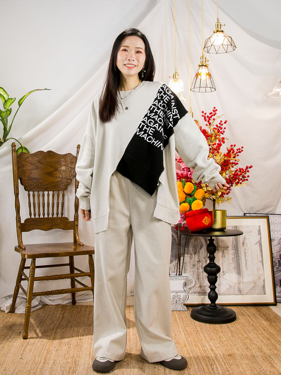 開倉低至半價😱FINALSALE📣 英文字PRINT．不規則下擺．拼色內抓毛衛衣料TOP【不設退換】