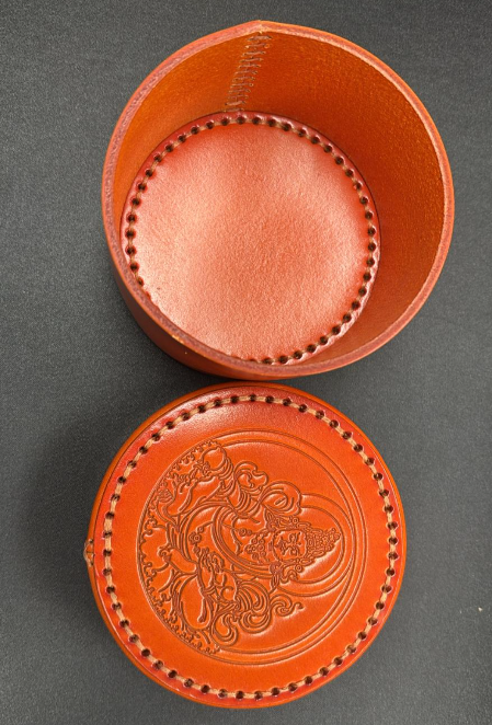 AG260115-Y80-DU25101124黃財神皮盒(需留中文全名，已包大寶法王開光證+布袋和雍和宮開光，不提供開光視頻，3月頭到貨只限尖沙咀門店自取）