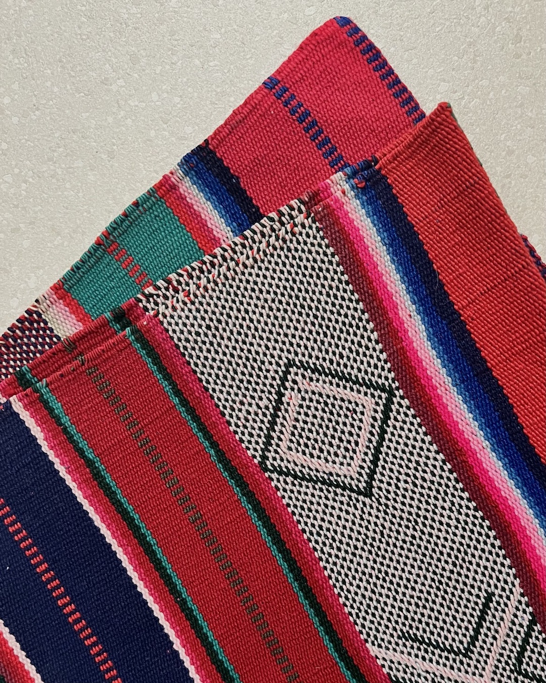 紅色與綠色條紋 | 老件手工編織毯