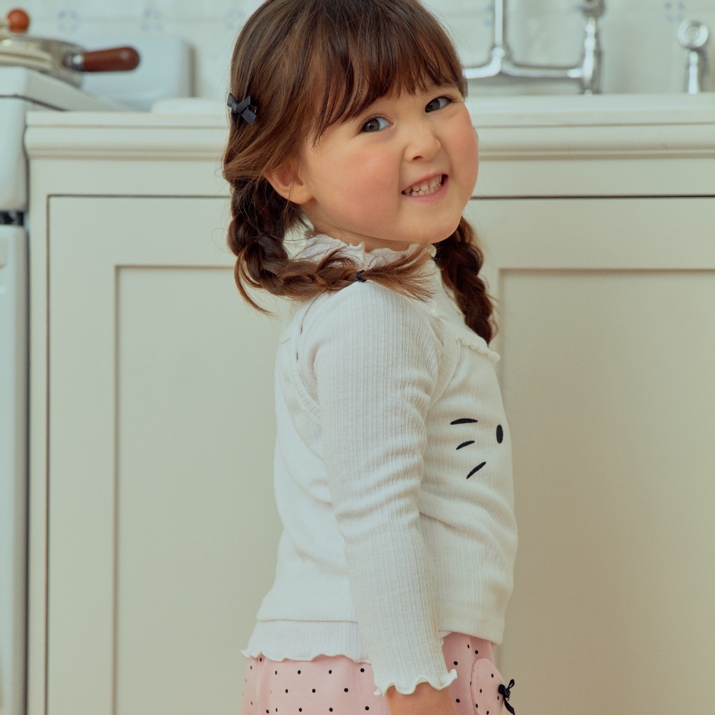 正韓春 1stblue 1+1小貓背心內搭上衣組