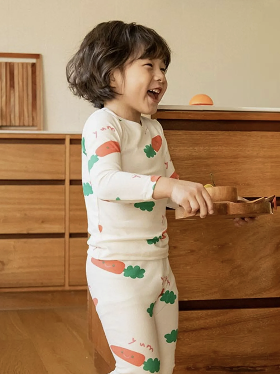 韓國品牌 OZKIZ 紅蘿蔔居家套裝 (上衣＋褲)