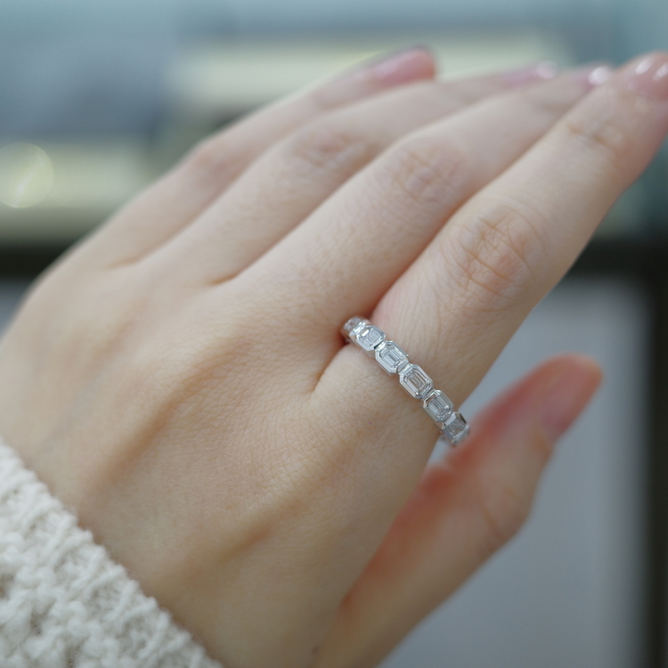 包邊鑲祖母綠切割鑽石渾身戒指