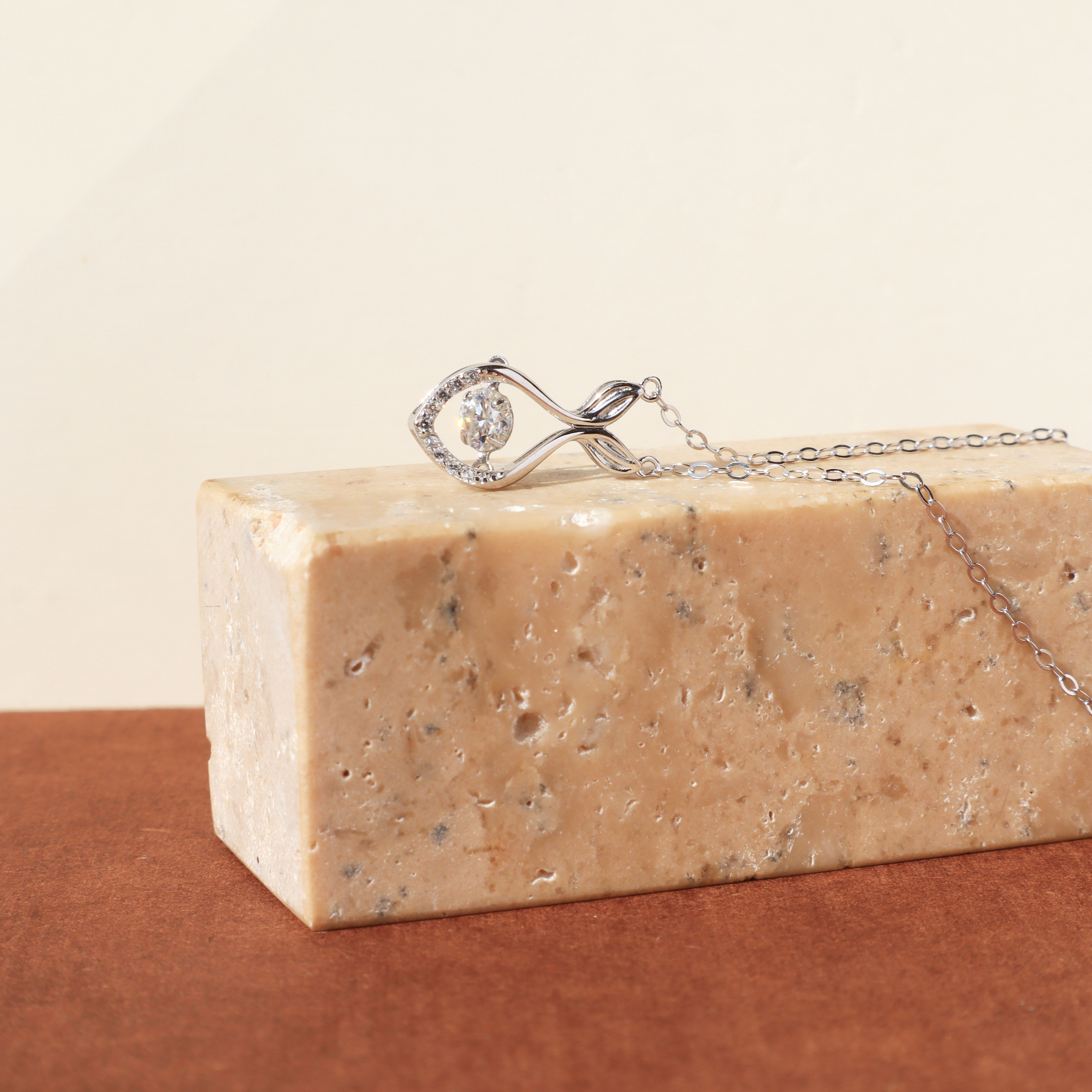 Silver/悠游小魚．靈動莫桑鑽項鍊