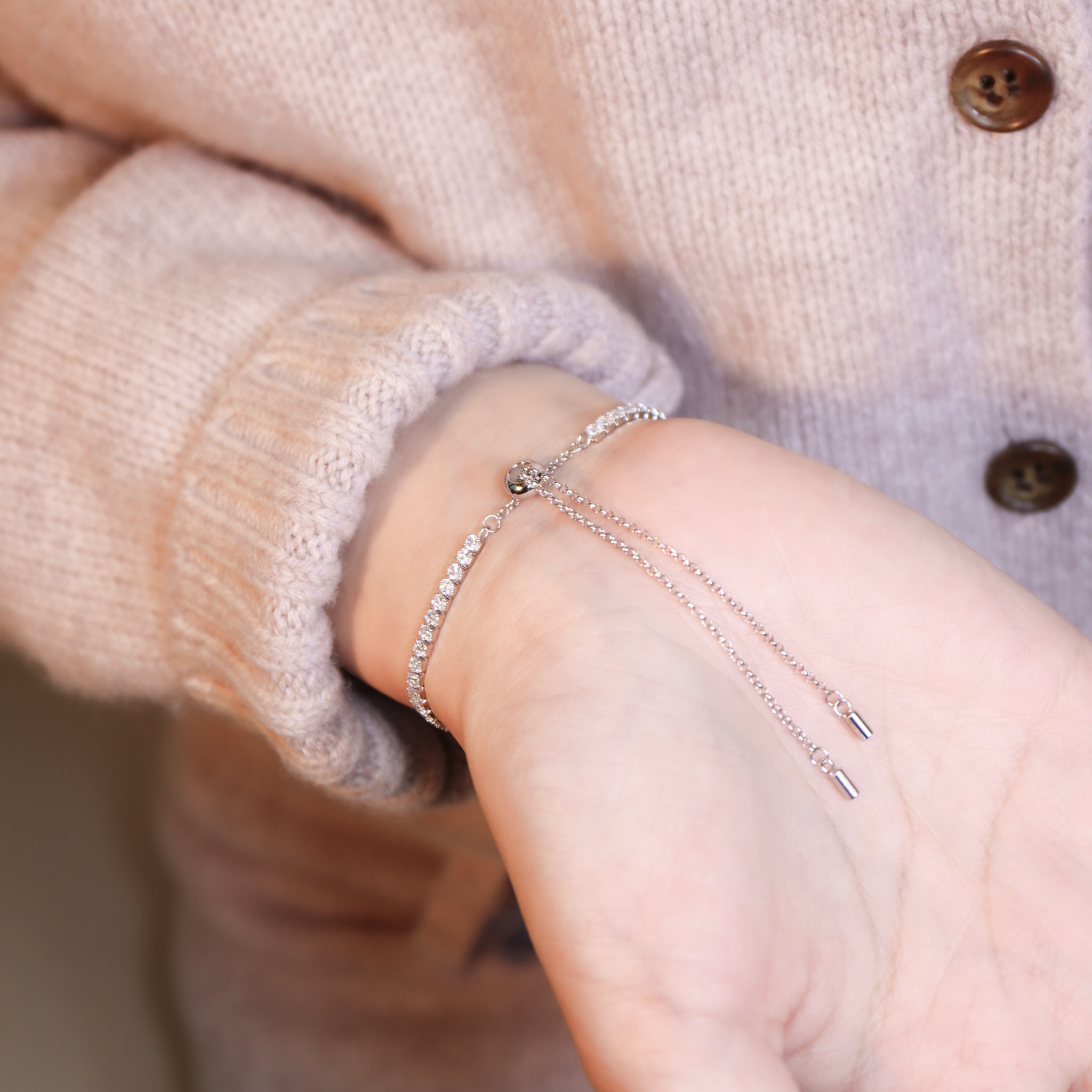 | 925純銀・ 厚鍍白金 ・莫桑石 | 鑽光深刻的愛意手鏈 | BR1483 |