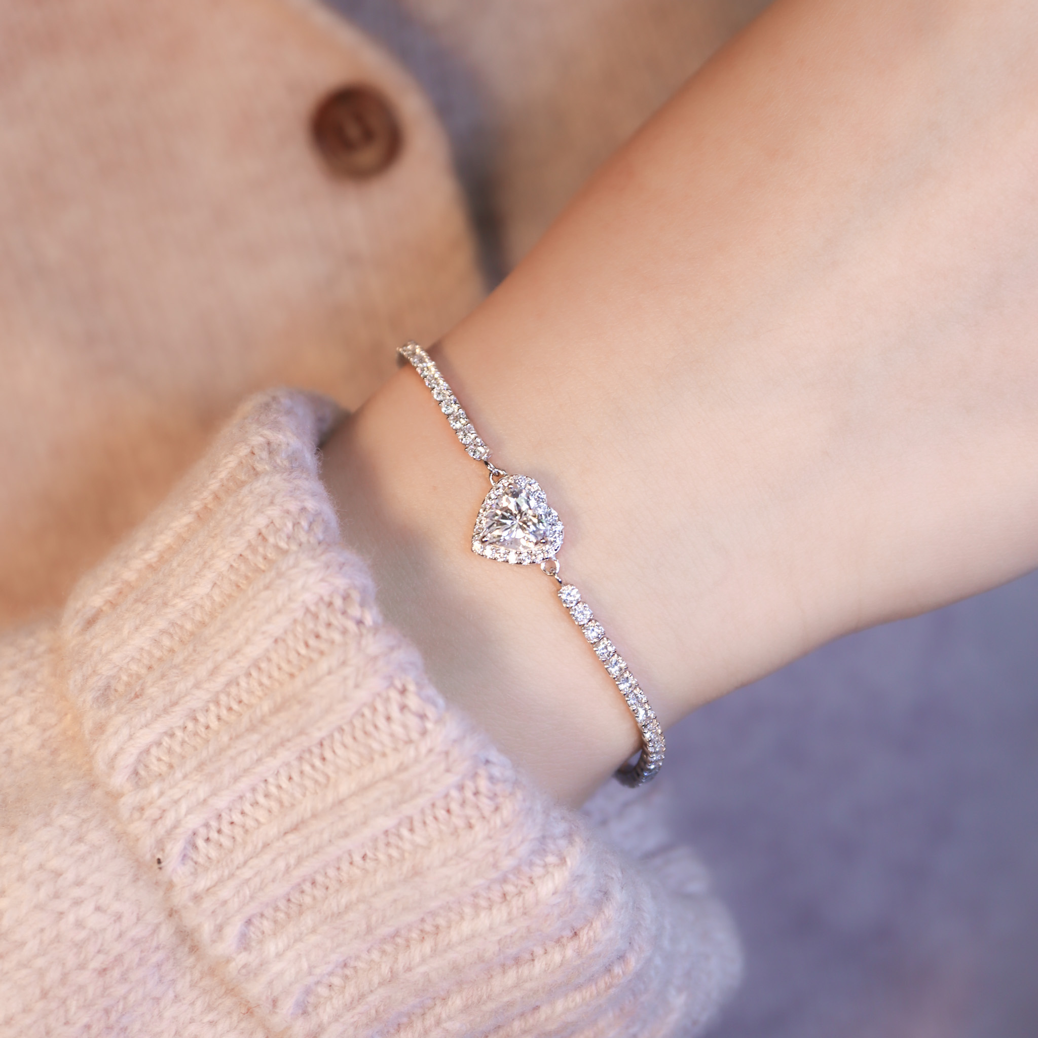 | 925純銀・ 厚鍍白金 ・莫桑石 | 鑽光深刻的愛意手鏈 | BR1483 |