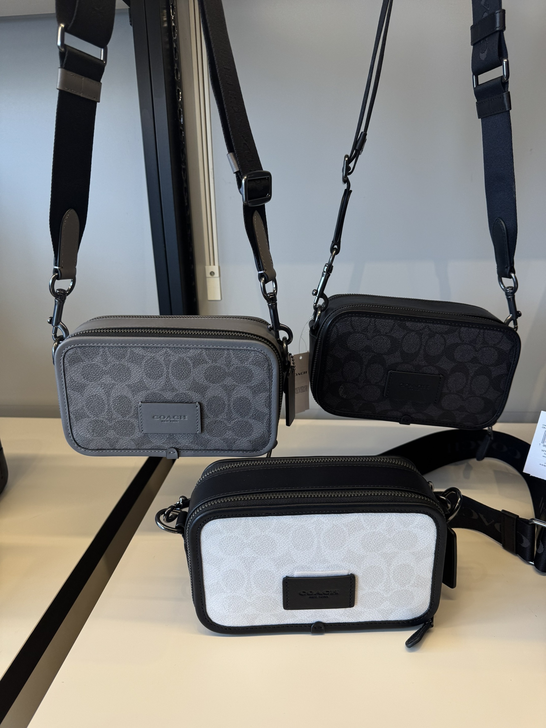 日本連線代購 COACH 烙印皮革LOGO印花 雙拉鍊 相機包 三色