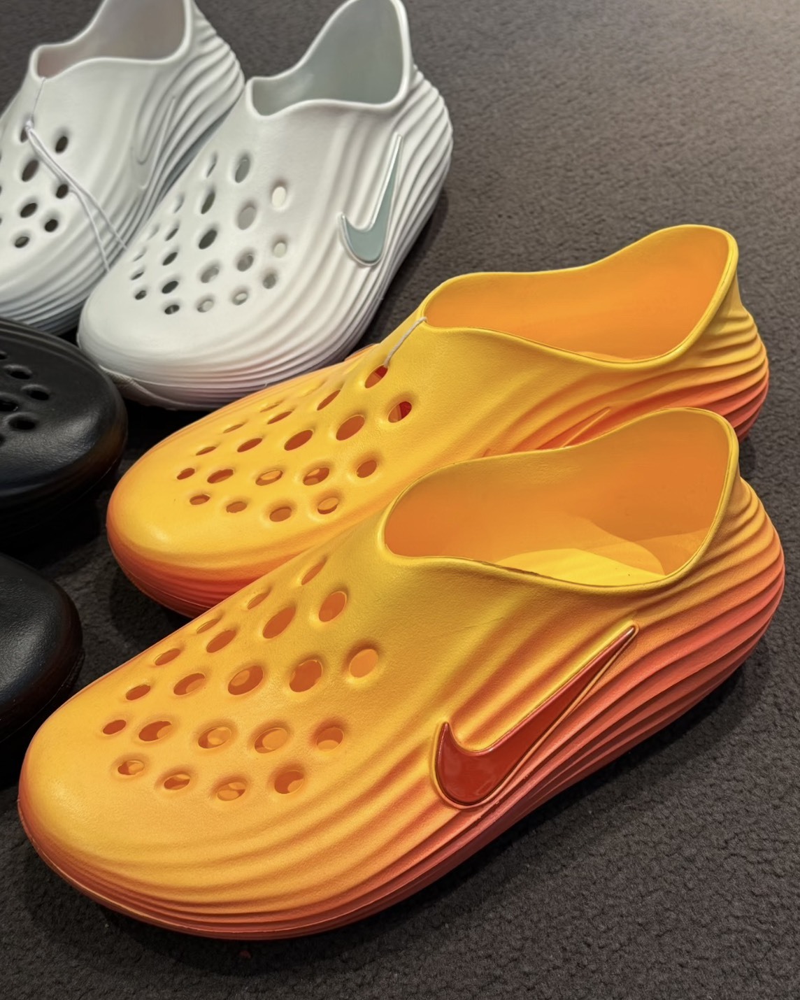 NIKE REACTX  洞洞鞋 螢光橘