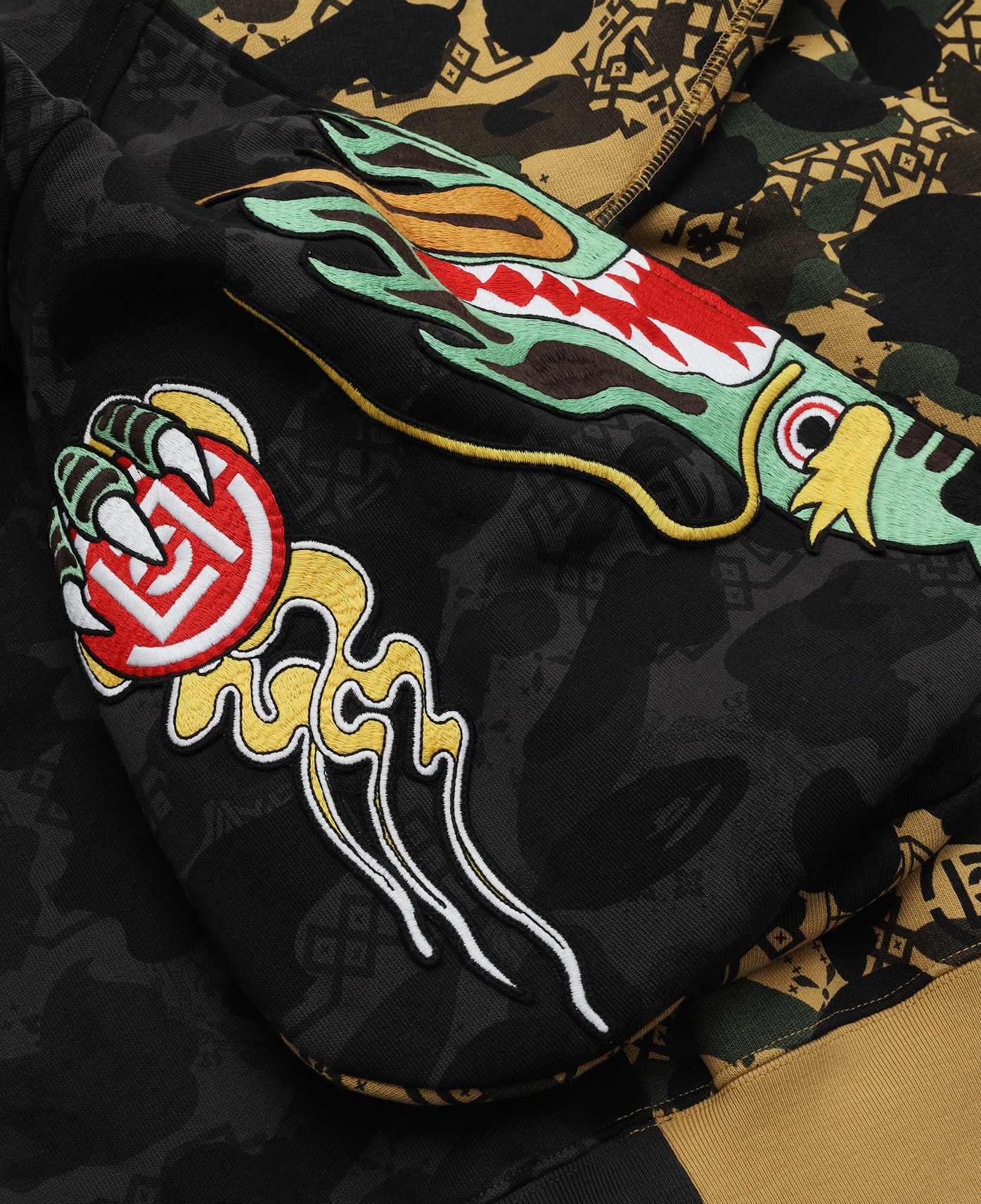 BAPE® X CLOT】CAMO SPLIT SHARK RELAXED FIT FULL ZIP HOO