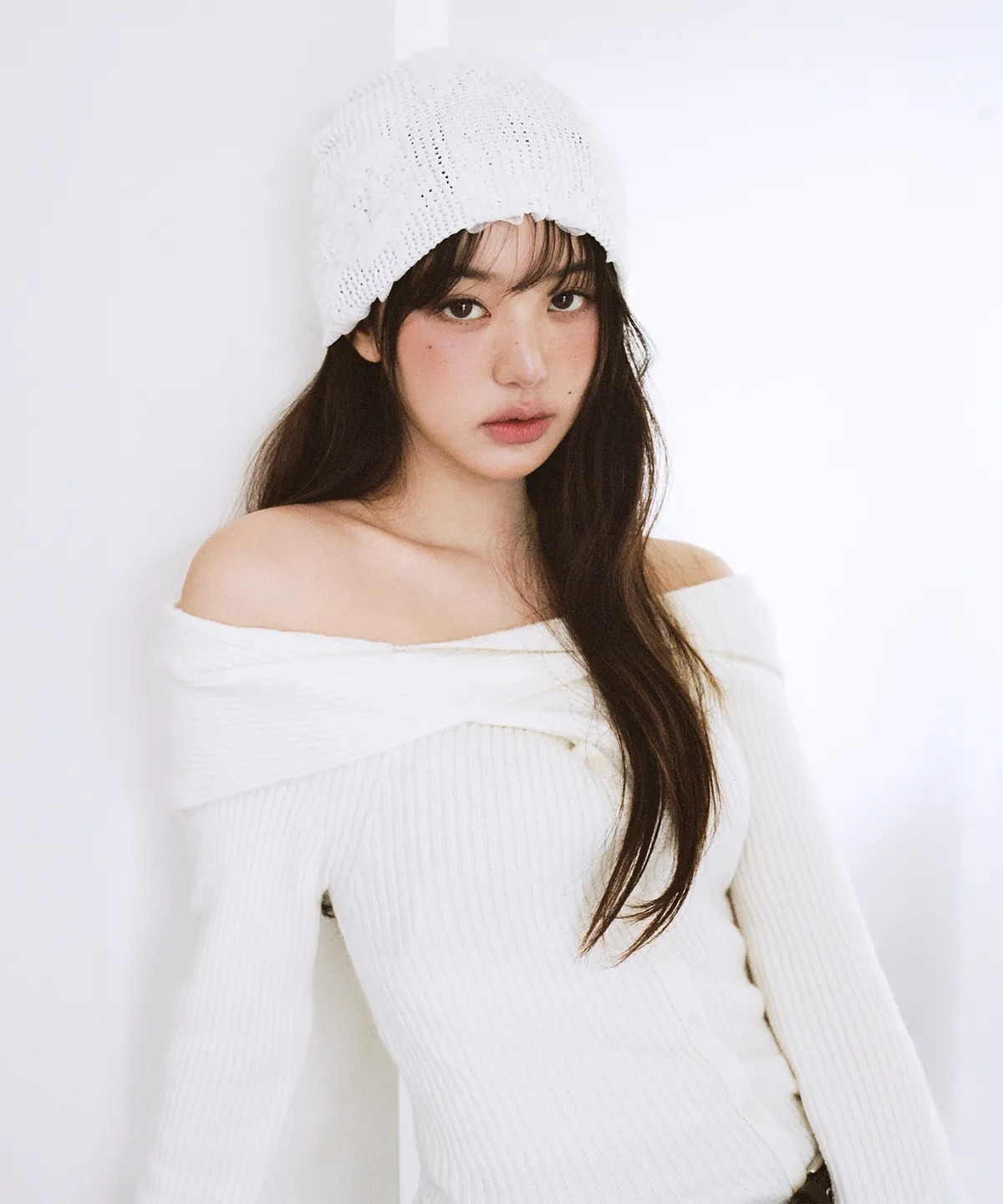 ROLAROLA WOOL BLENDED TWIST BUTTON OFF SHOULDER KNIT