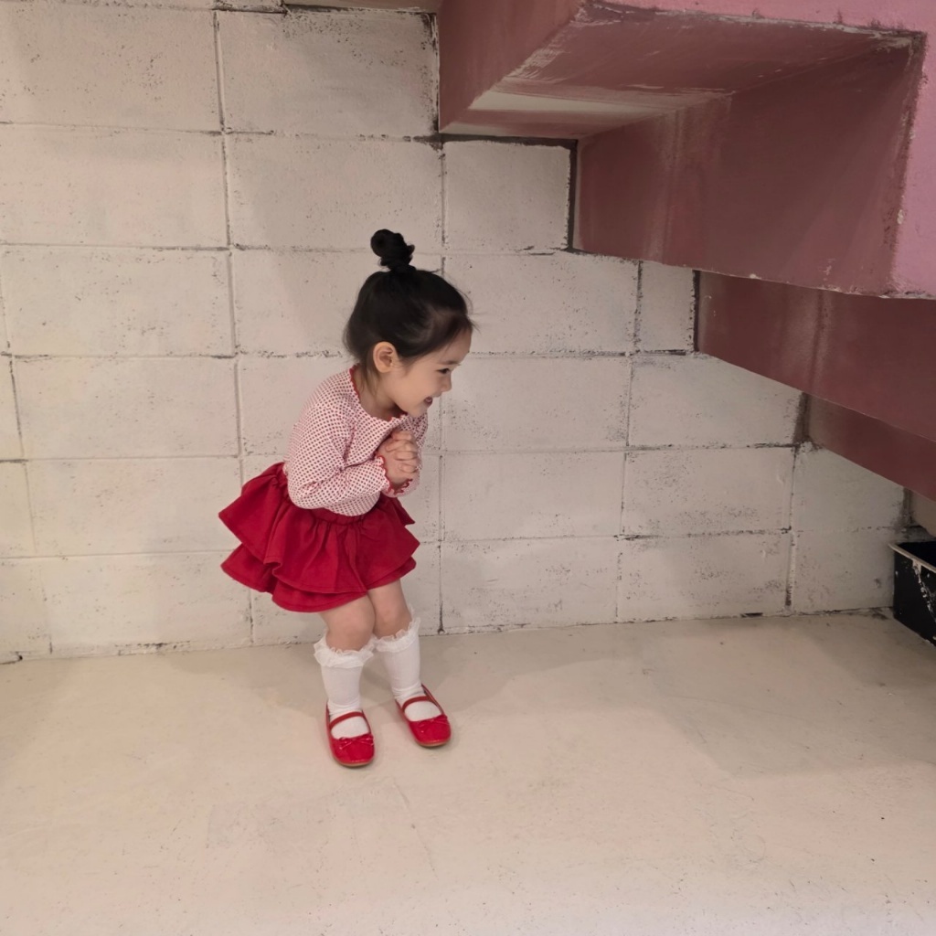 正韓春COLOR 可愛紅色愛心木耳上衣