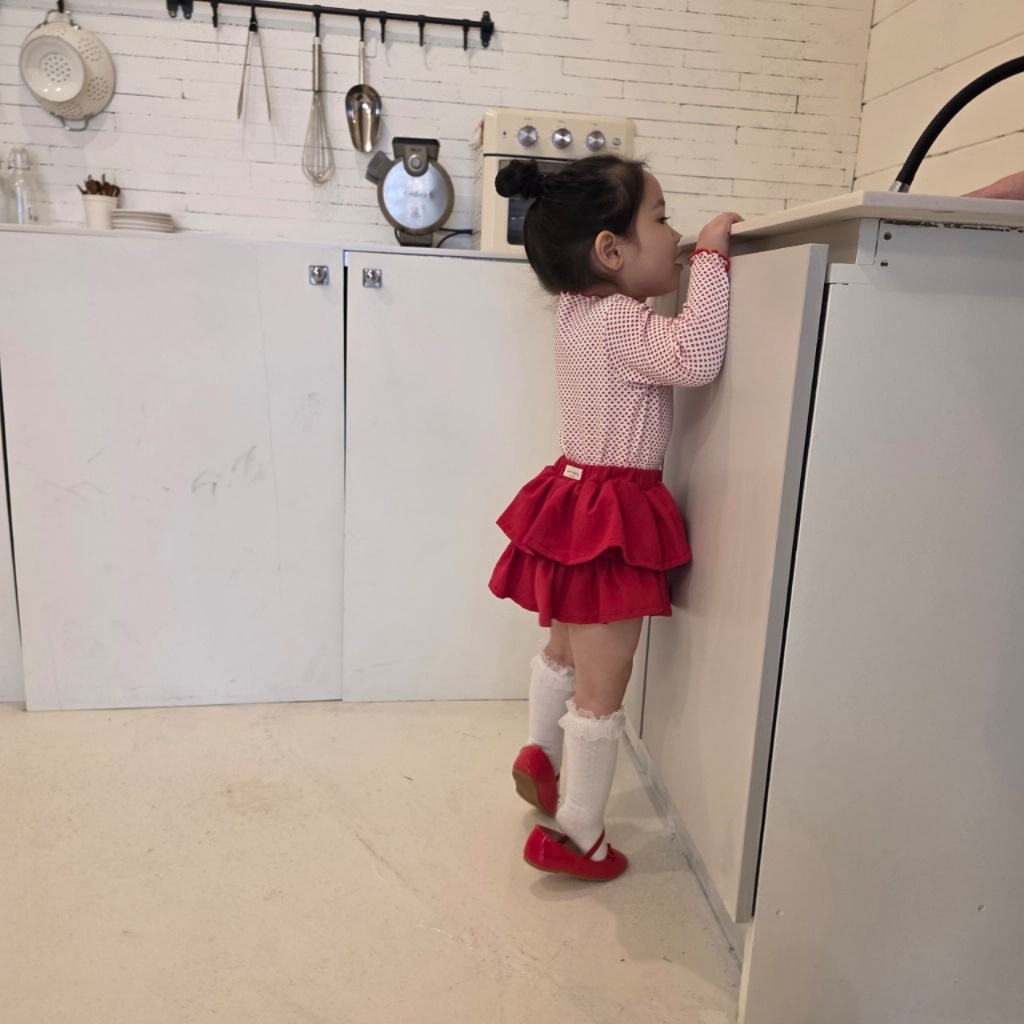 正韓春COLOR 可愛紅色愛心木耳上衣