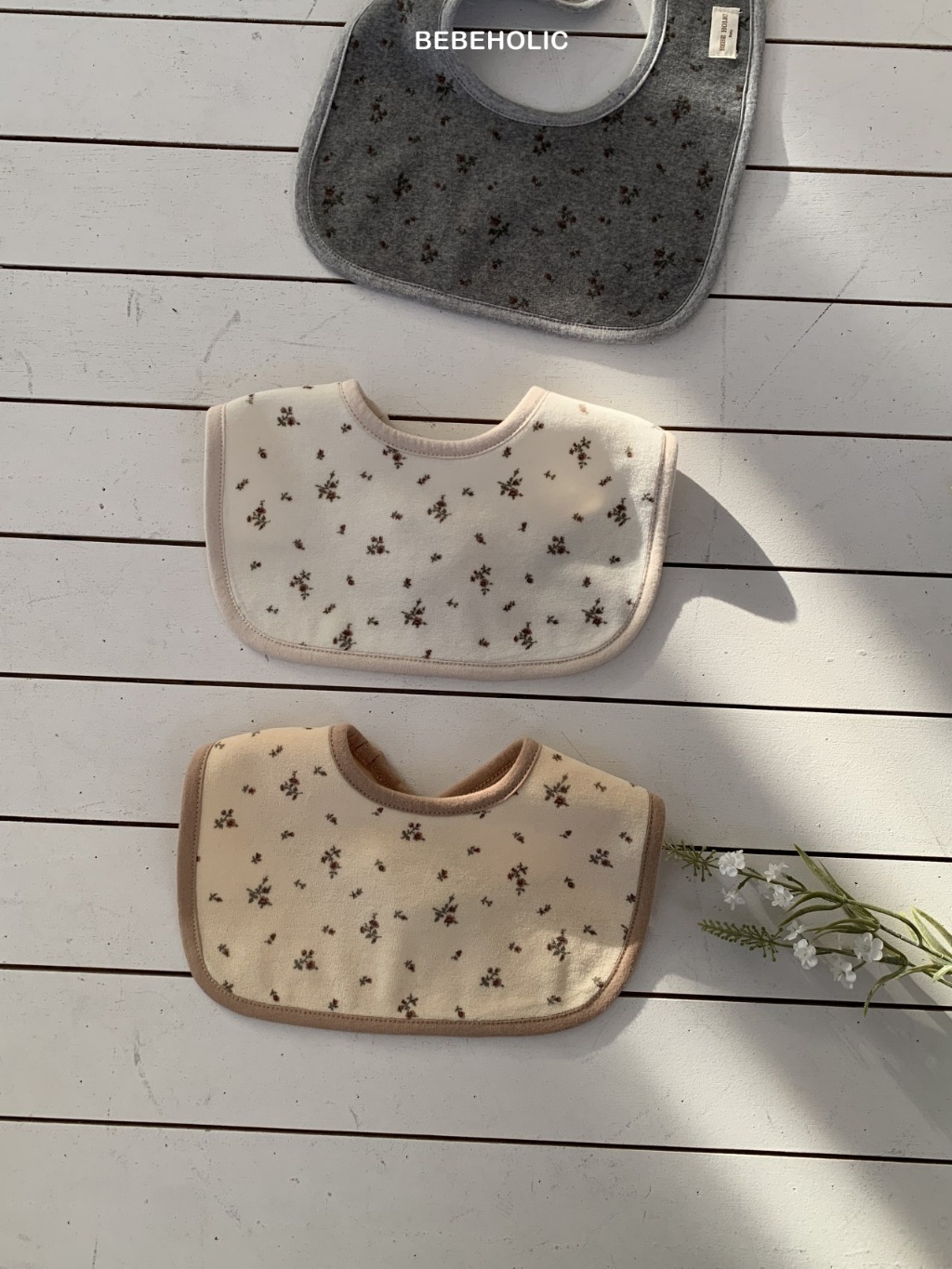 正韓春bebeholic 嫩嬰碎花小圍兜