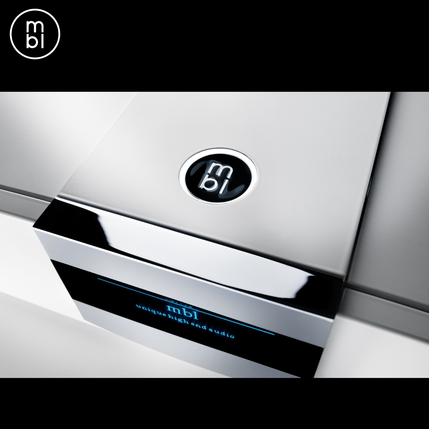 MBL Cadenza C21 Stereo Power Amplifier Top Logo Angle 1