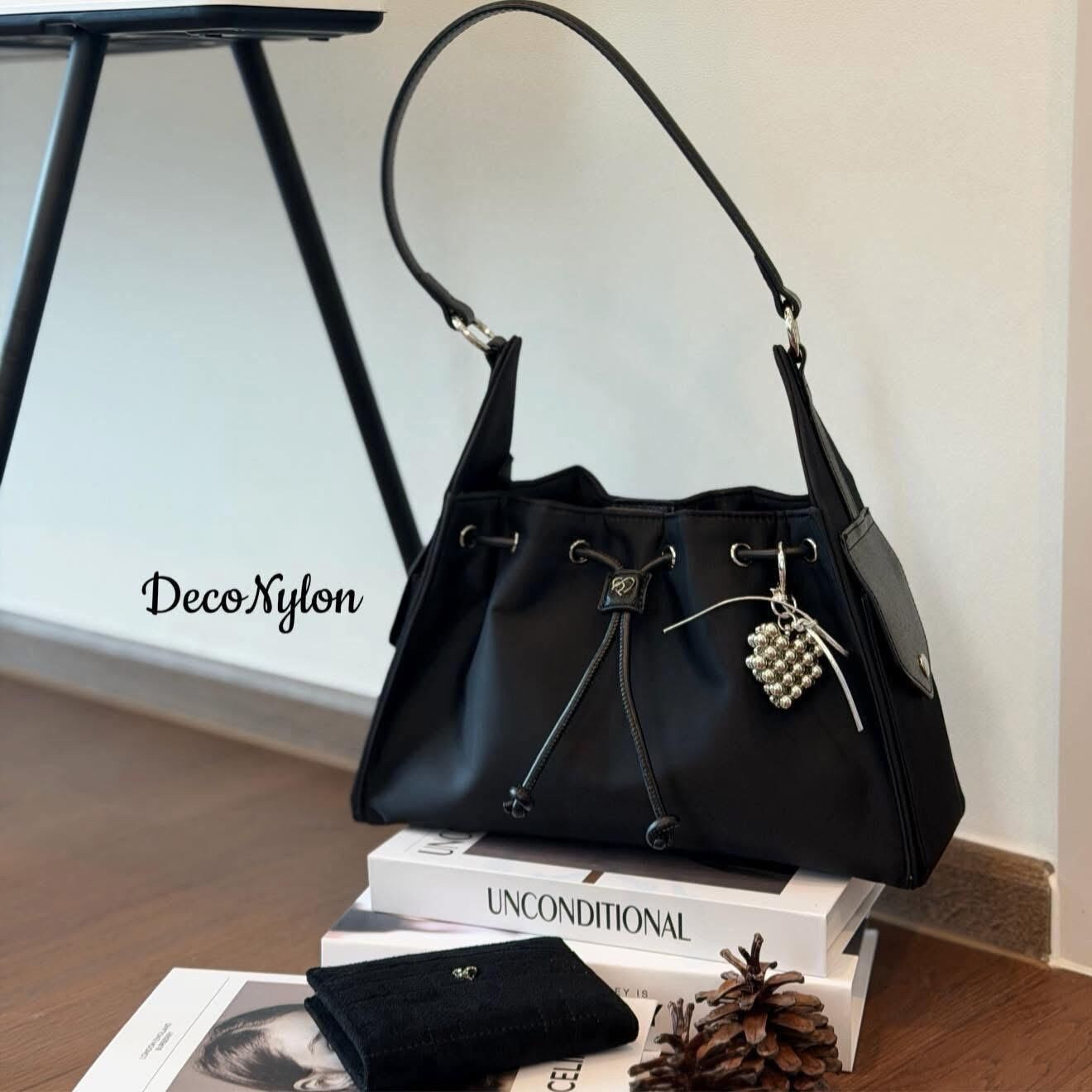 新品泰國Pony Twenty-Eight 28 DECO NYLON 尼龍抽繩簡約單肩包