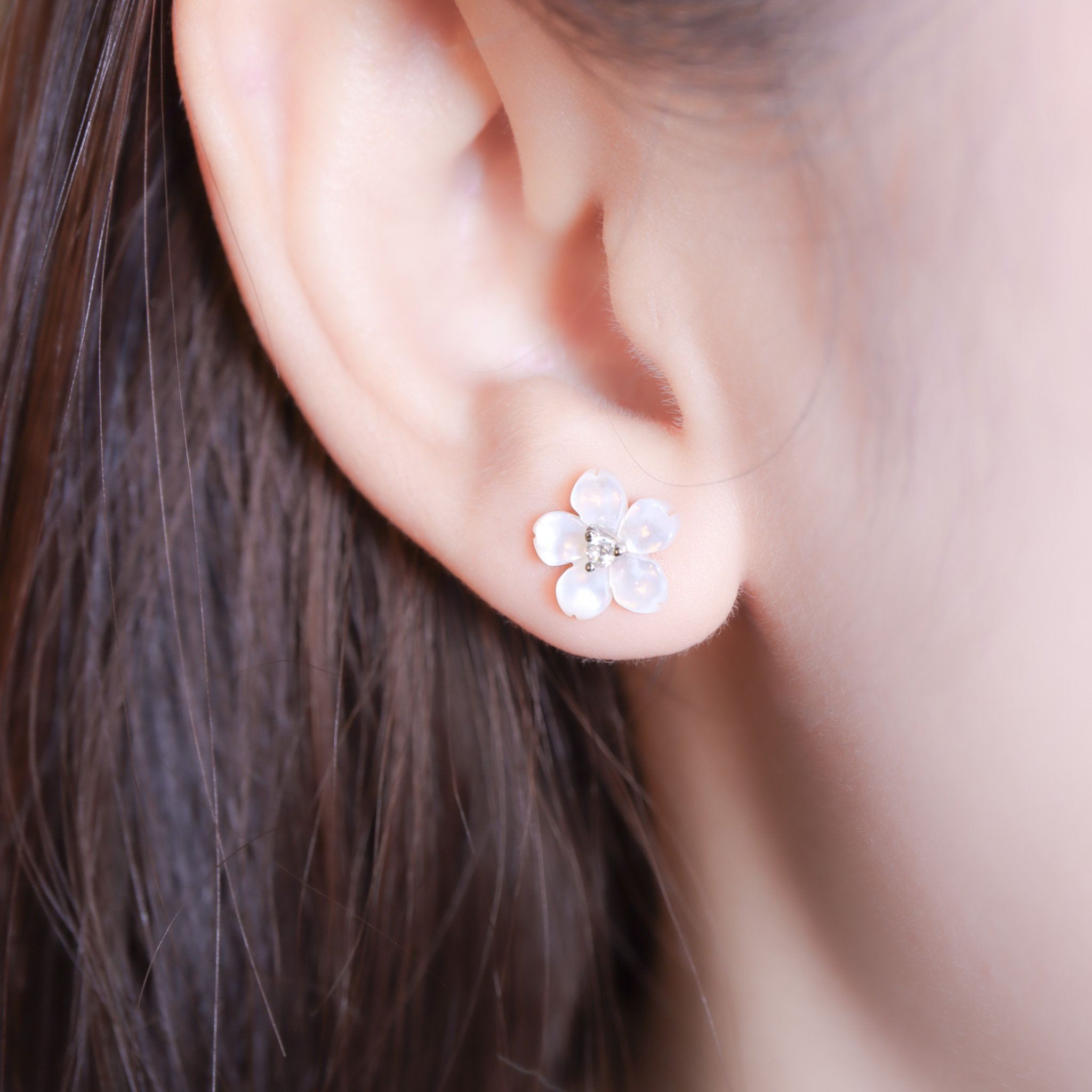 | 925純銀・白金 | 沁白花漾耳環| EA1101 |