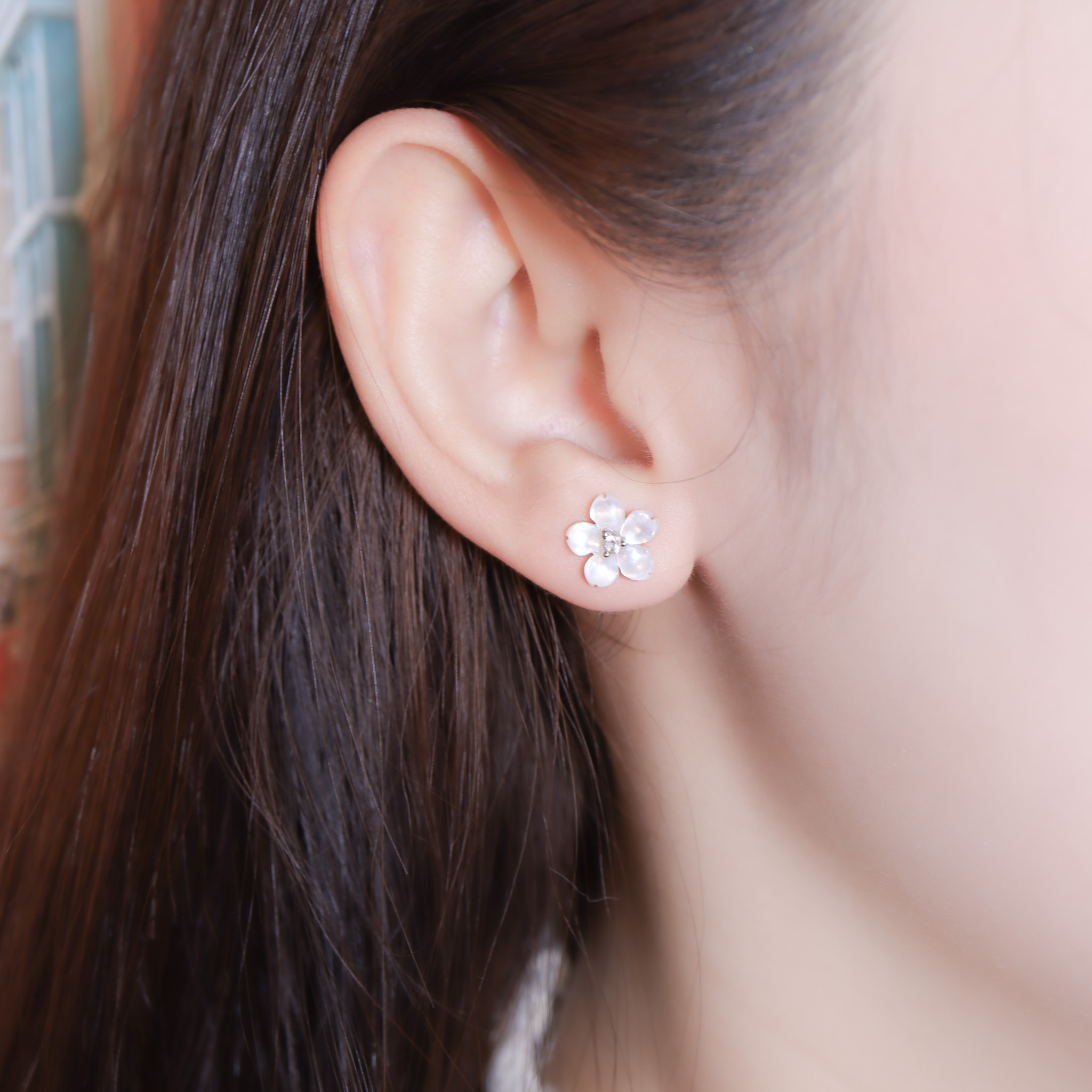 | 925純銀・白金 | 沁白花漾耳環| EA1101 |