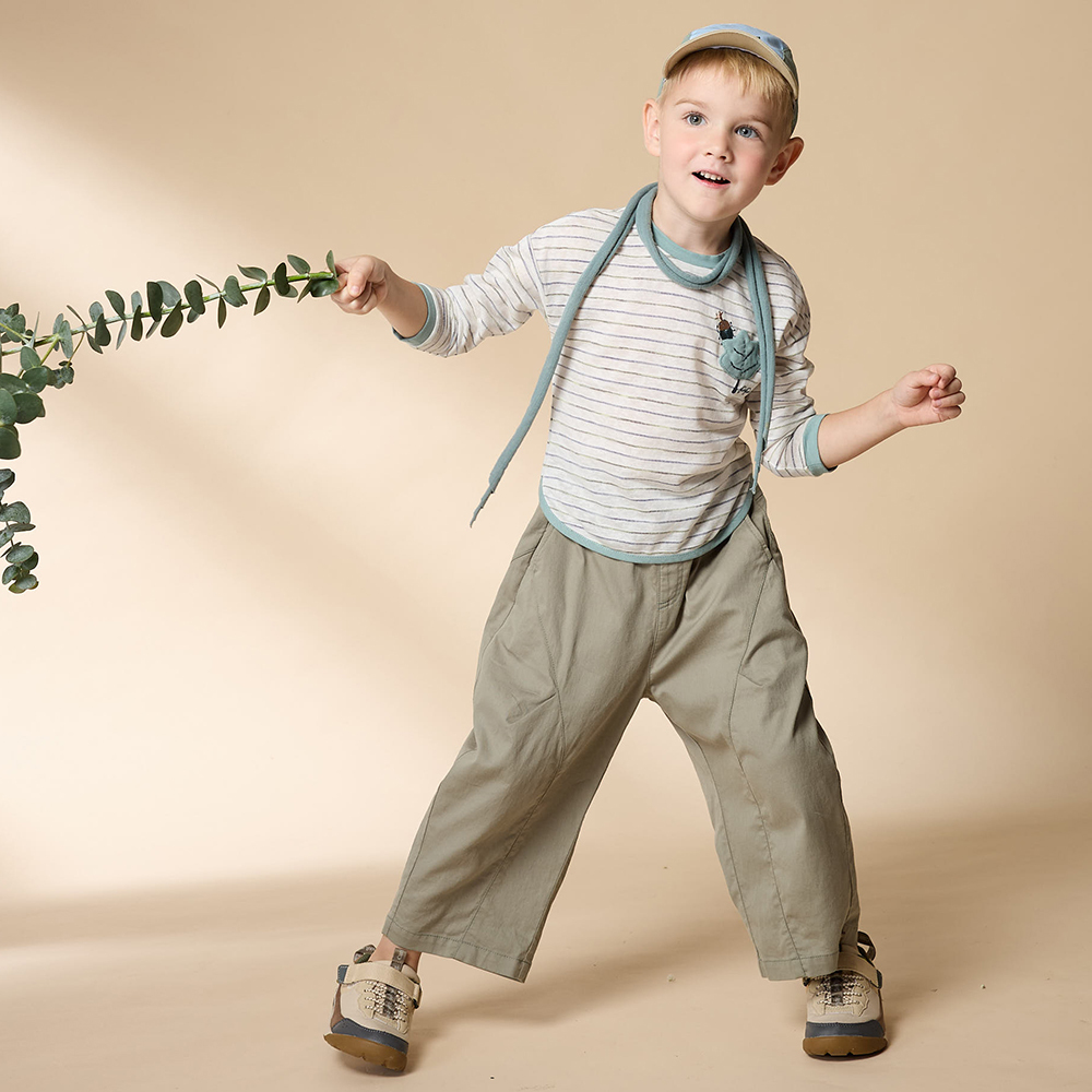 PIPPY春意綠葉可愛獨角仙圓領長袖上衣 米白