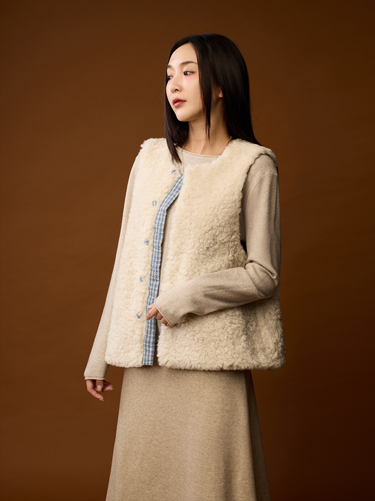 格紋包釦羔毛背心